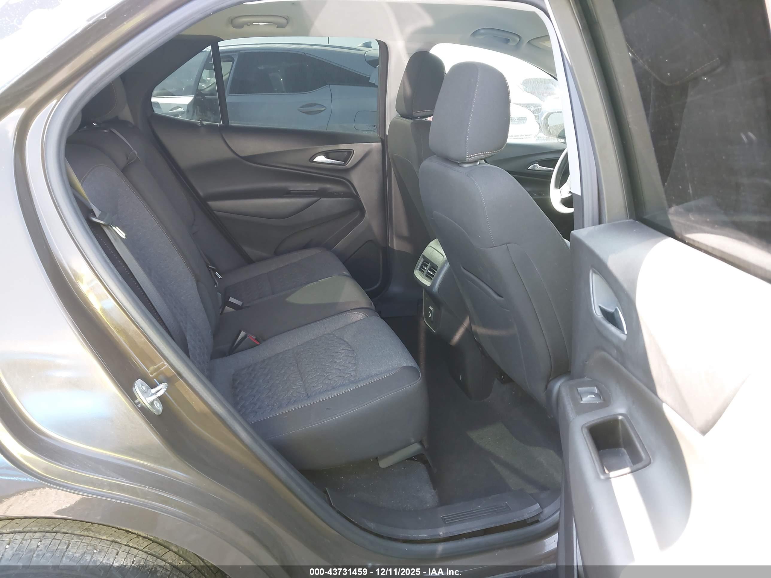 CHEVROLET EQUINOX image 8