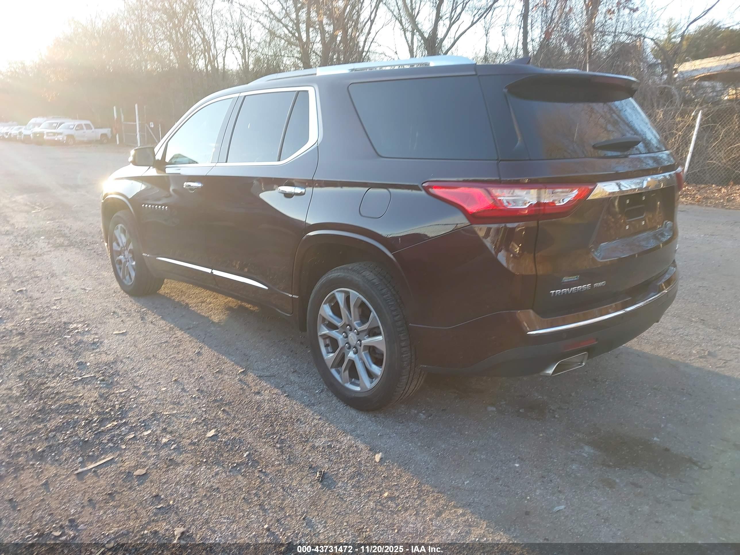 CHEVROLET TRAVERSE image 3