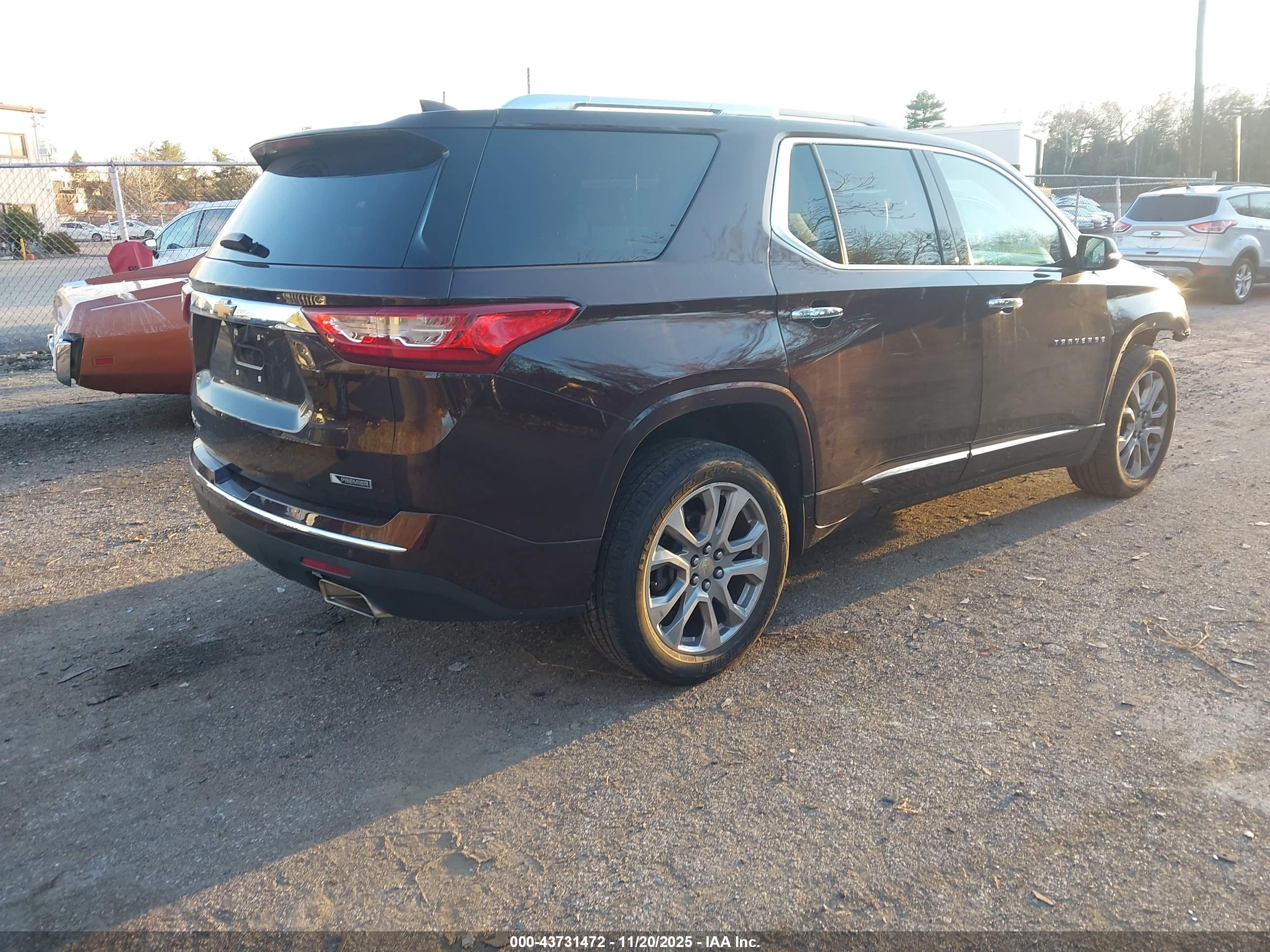 CHEVROLET TRAVERSE image 4