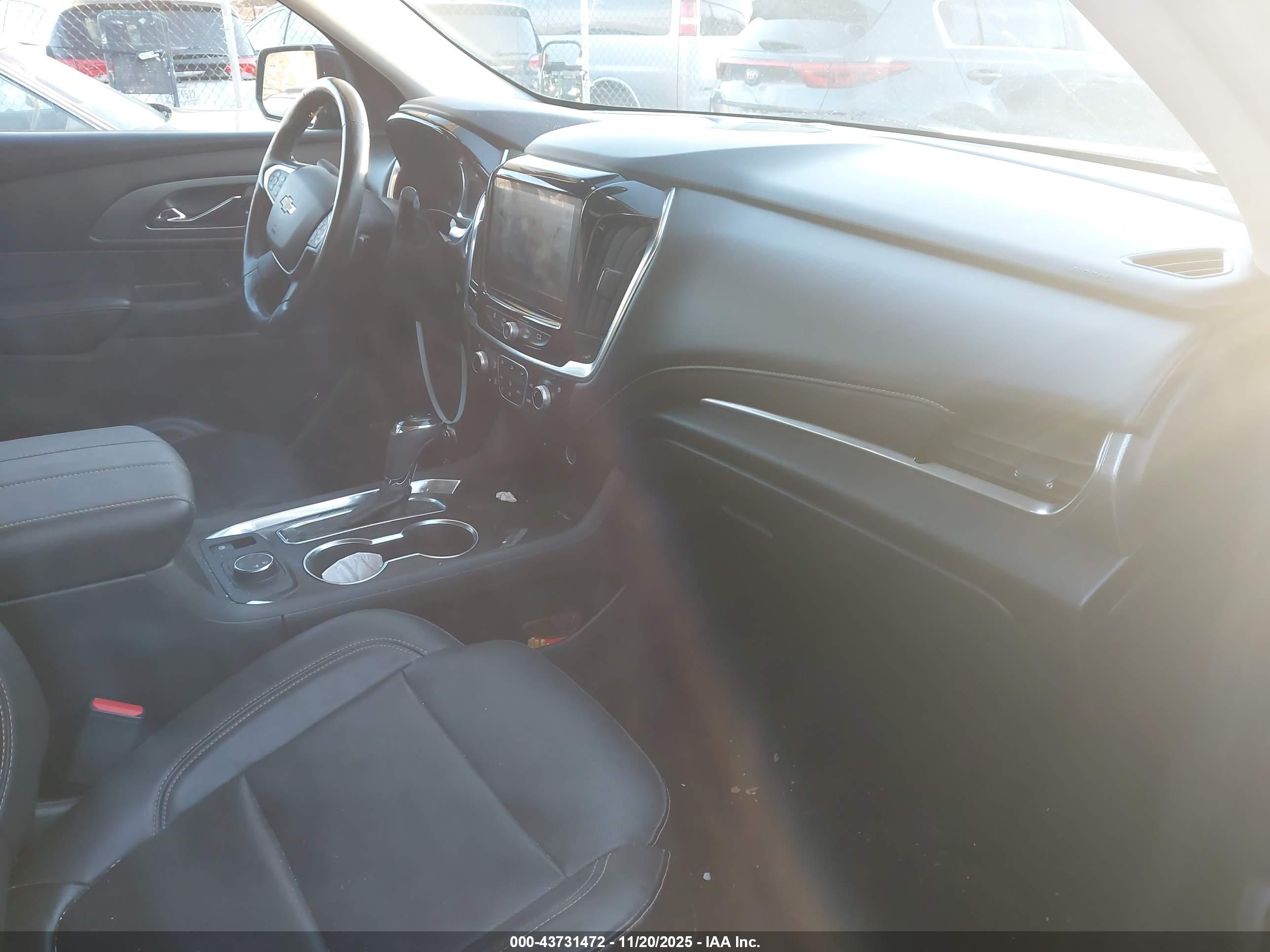 CHEVROLET TRAVERSE image 5