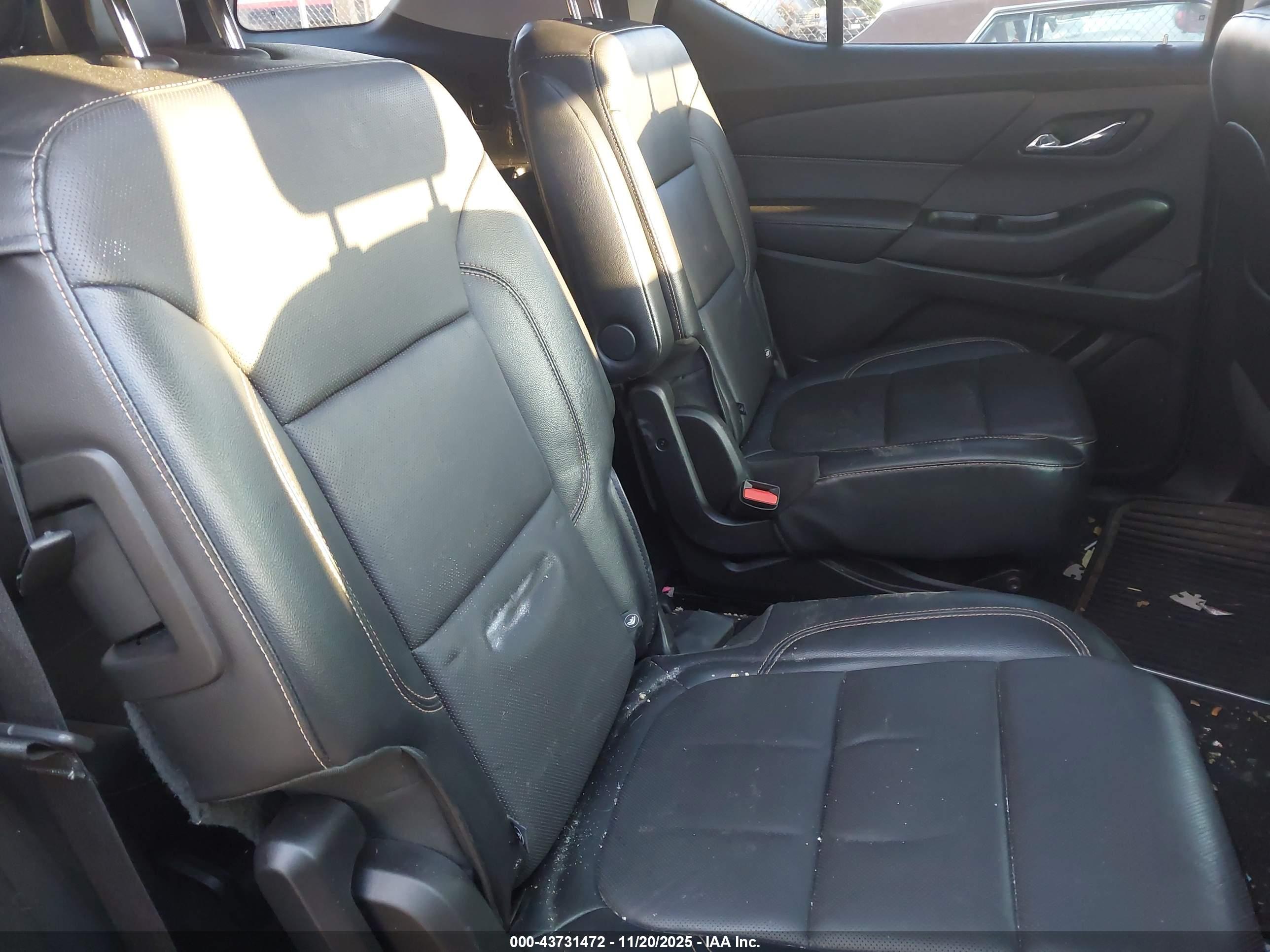 CHEVROLET TRAVERSE image 8