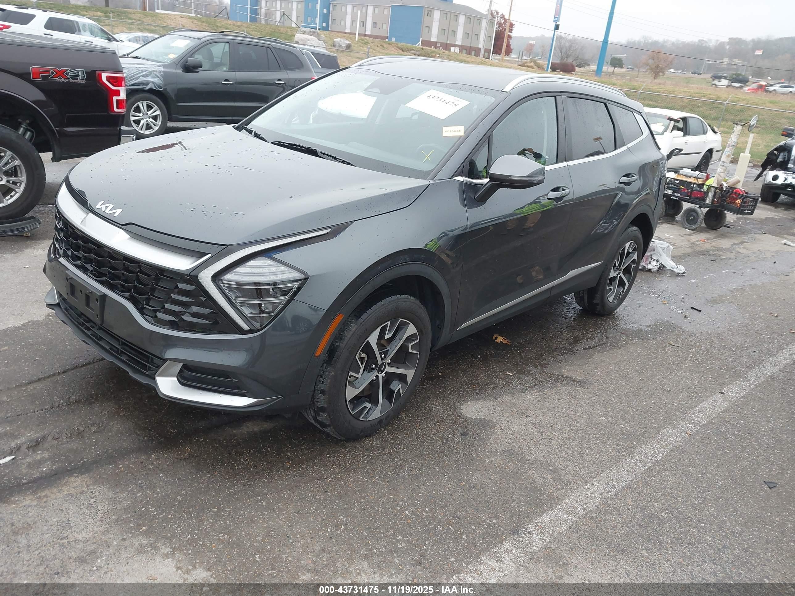 KIA SPORTAGE image 2