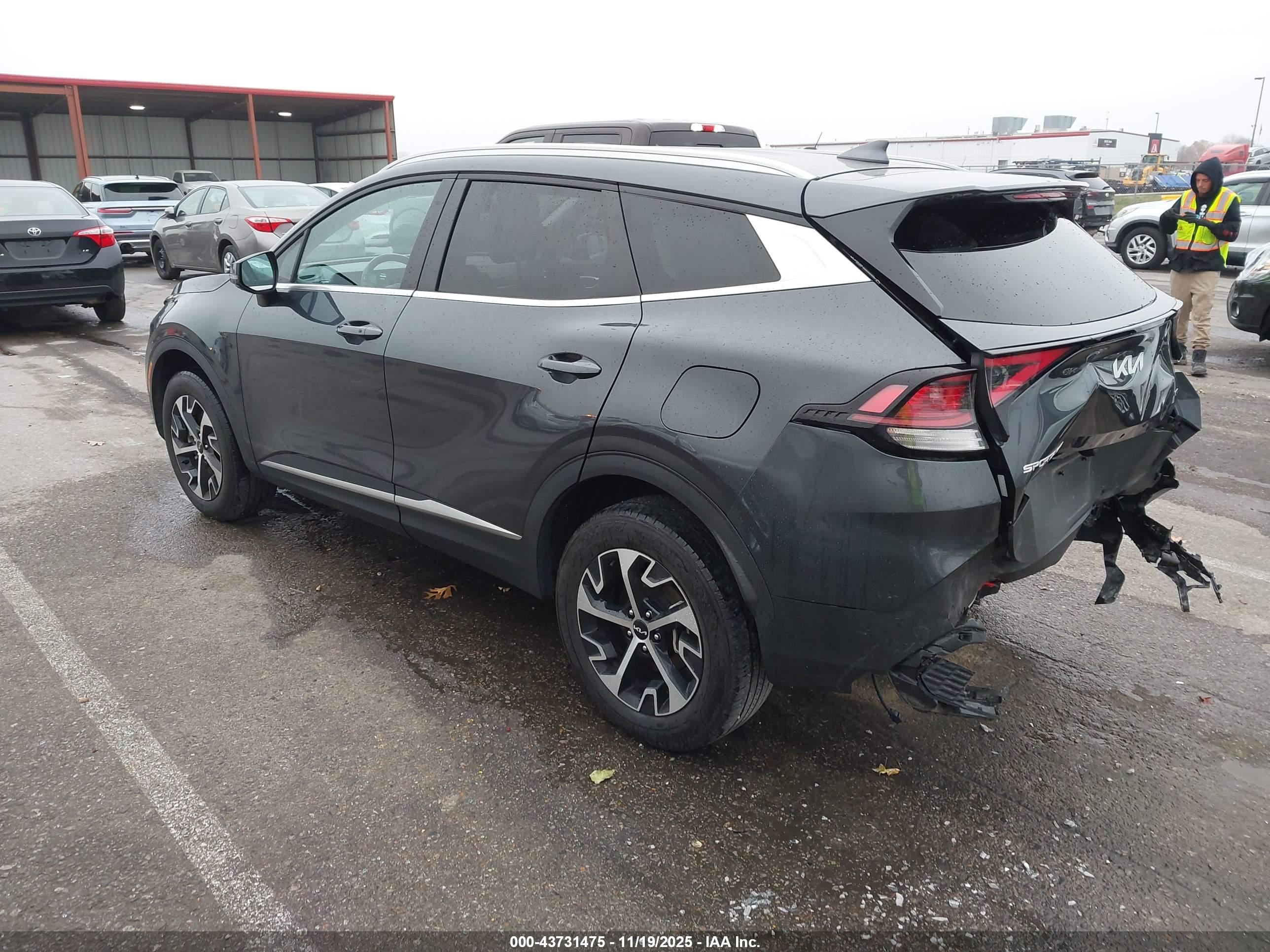 KIA SPORTAGE image 3