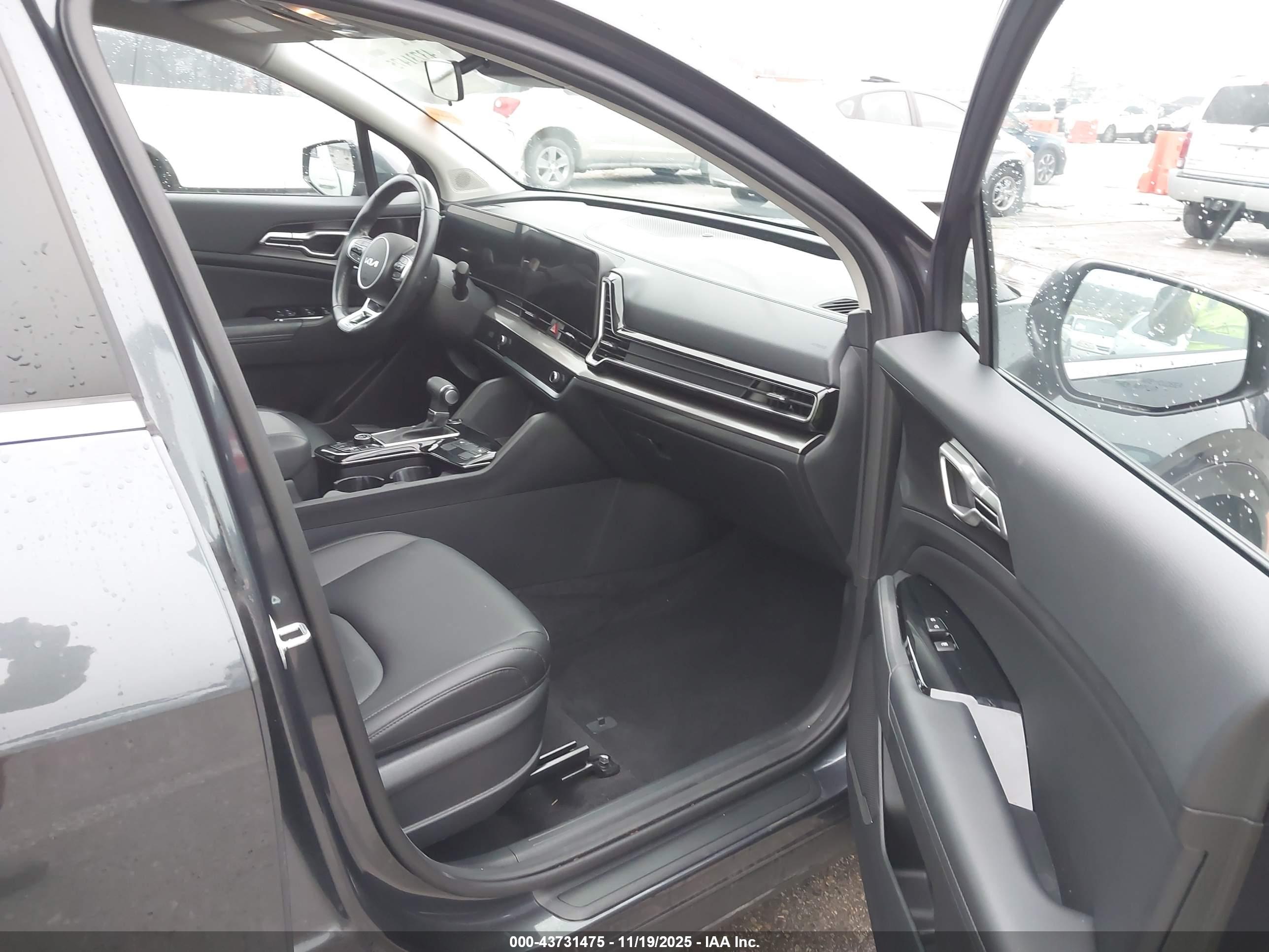 KIA SPORTAGE image 5