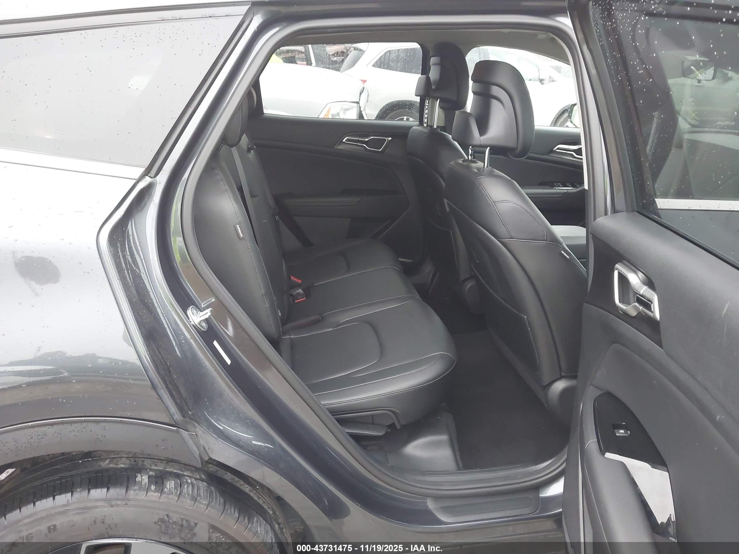 KIA SPORTAGE image 8