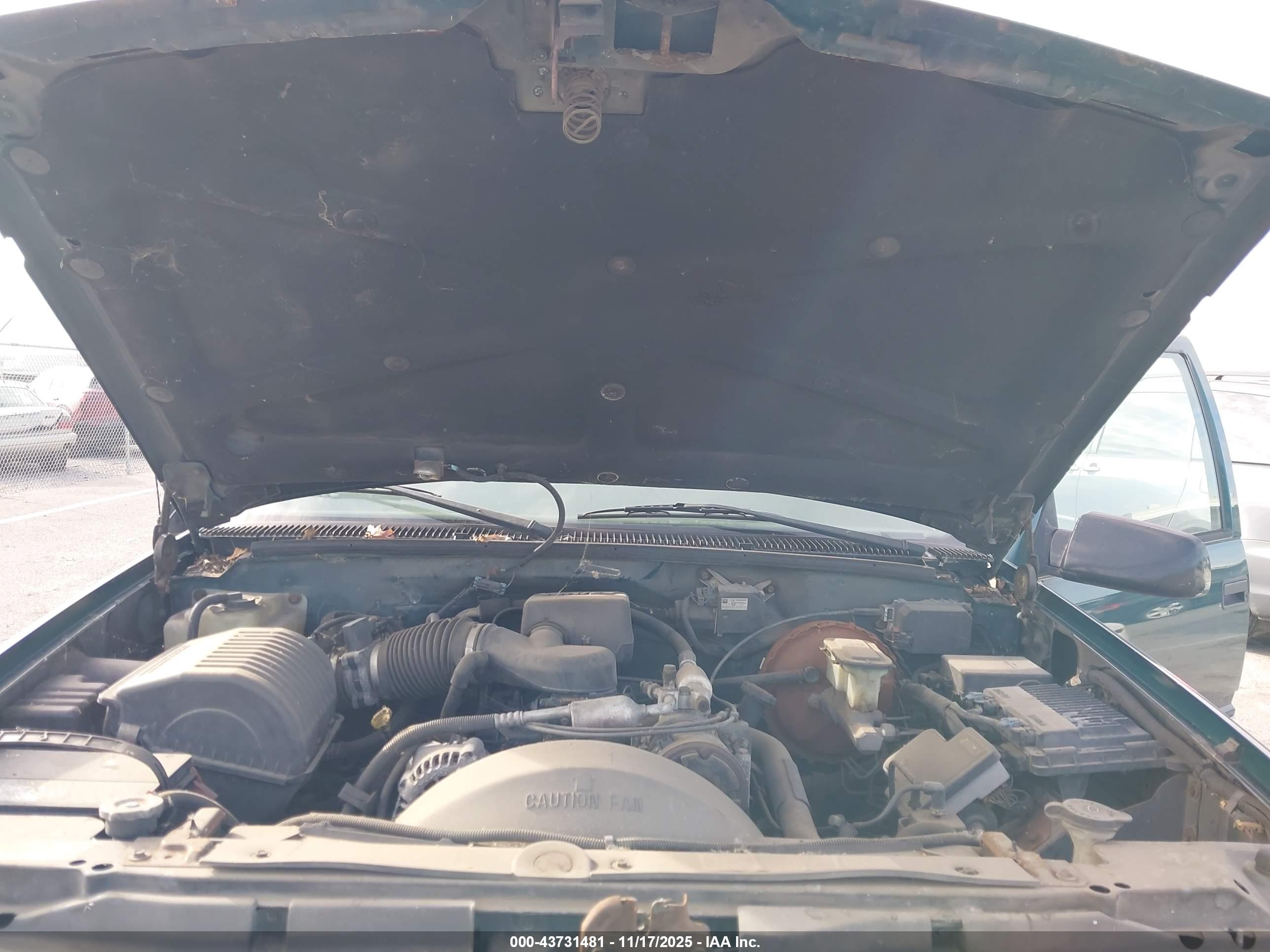 CHEVROLET SUBURBAN image 10