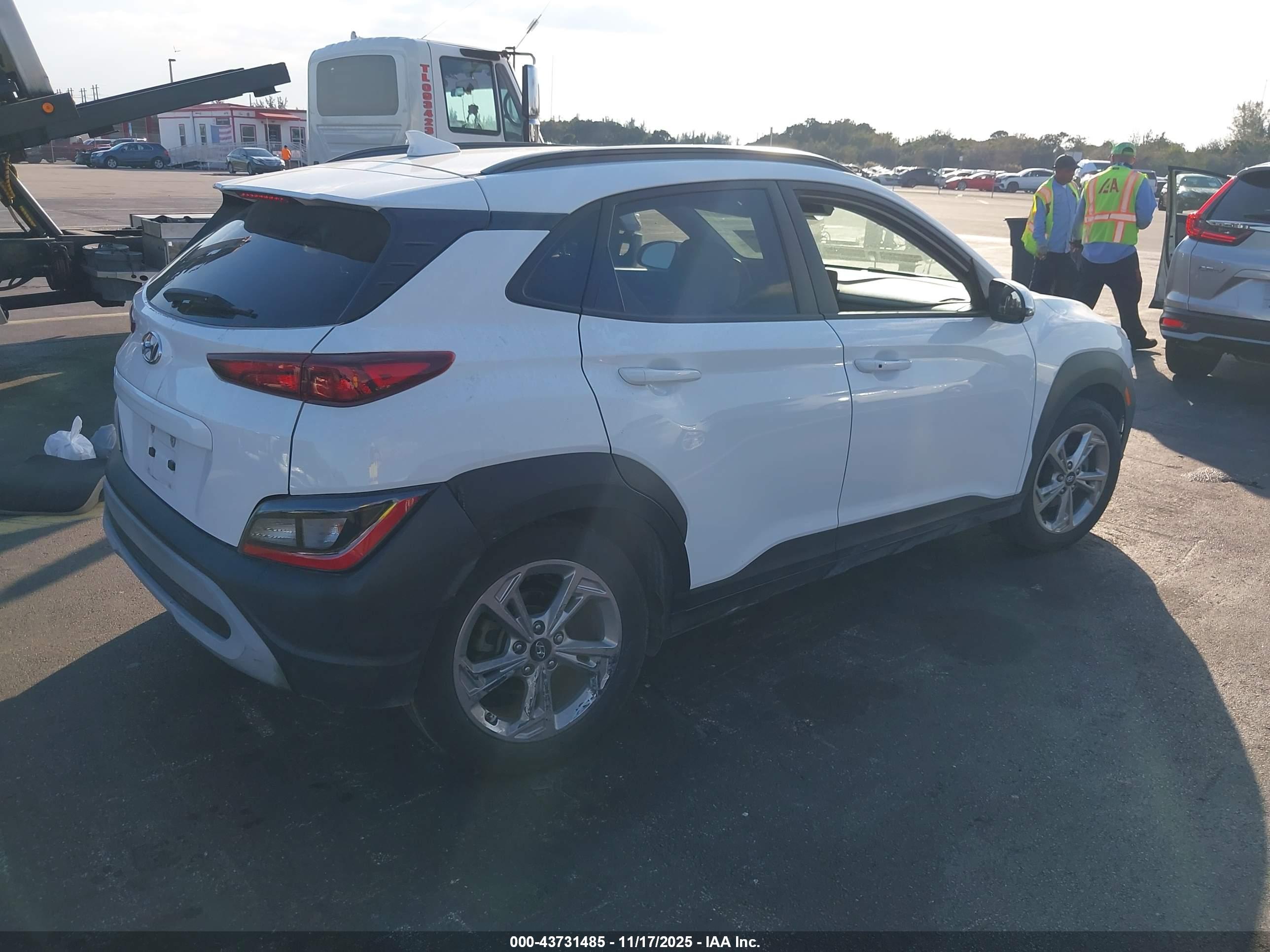 HYUNDAI KONA image 4