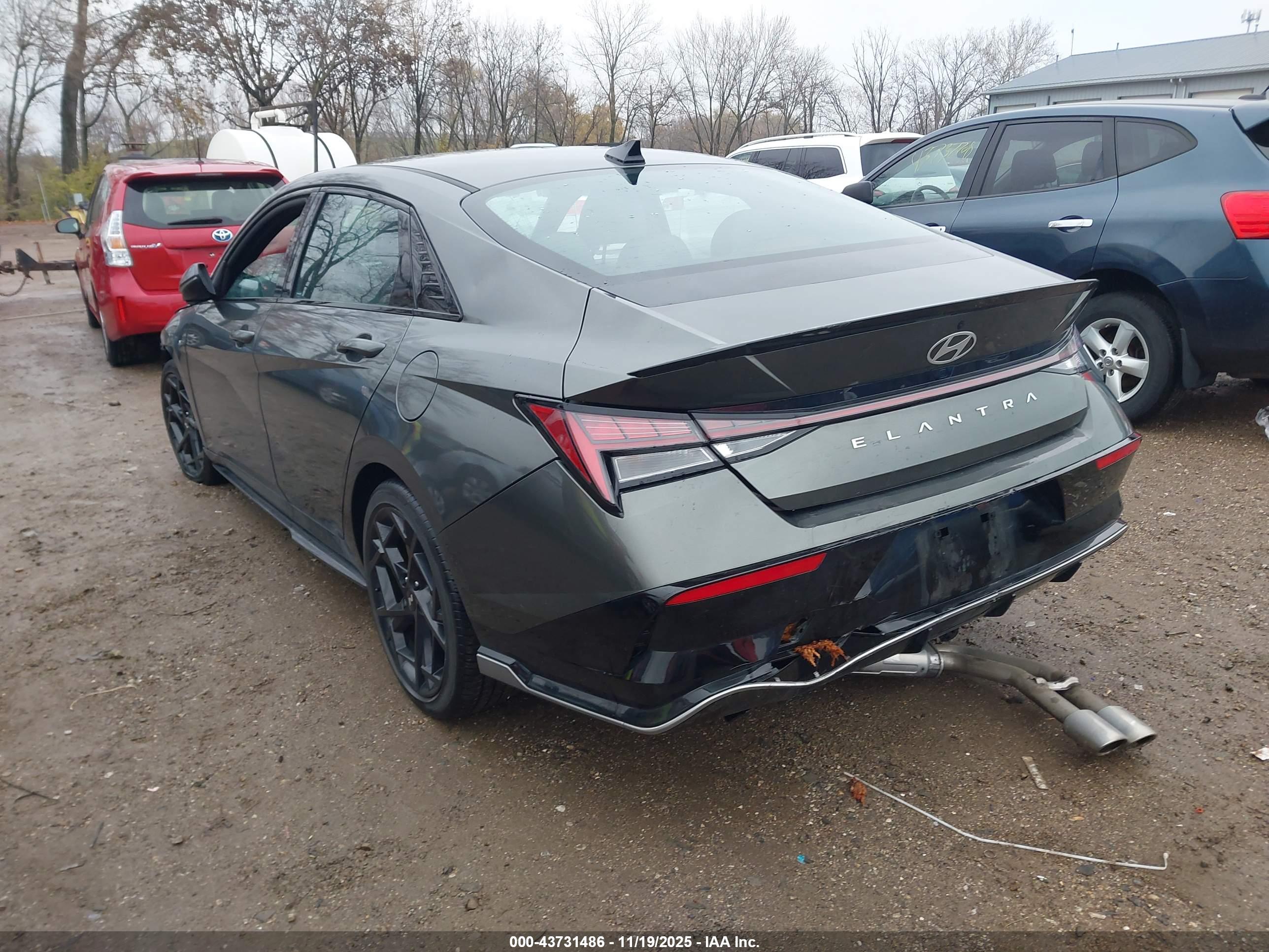 HYUNDAI ELANTRA image 3