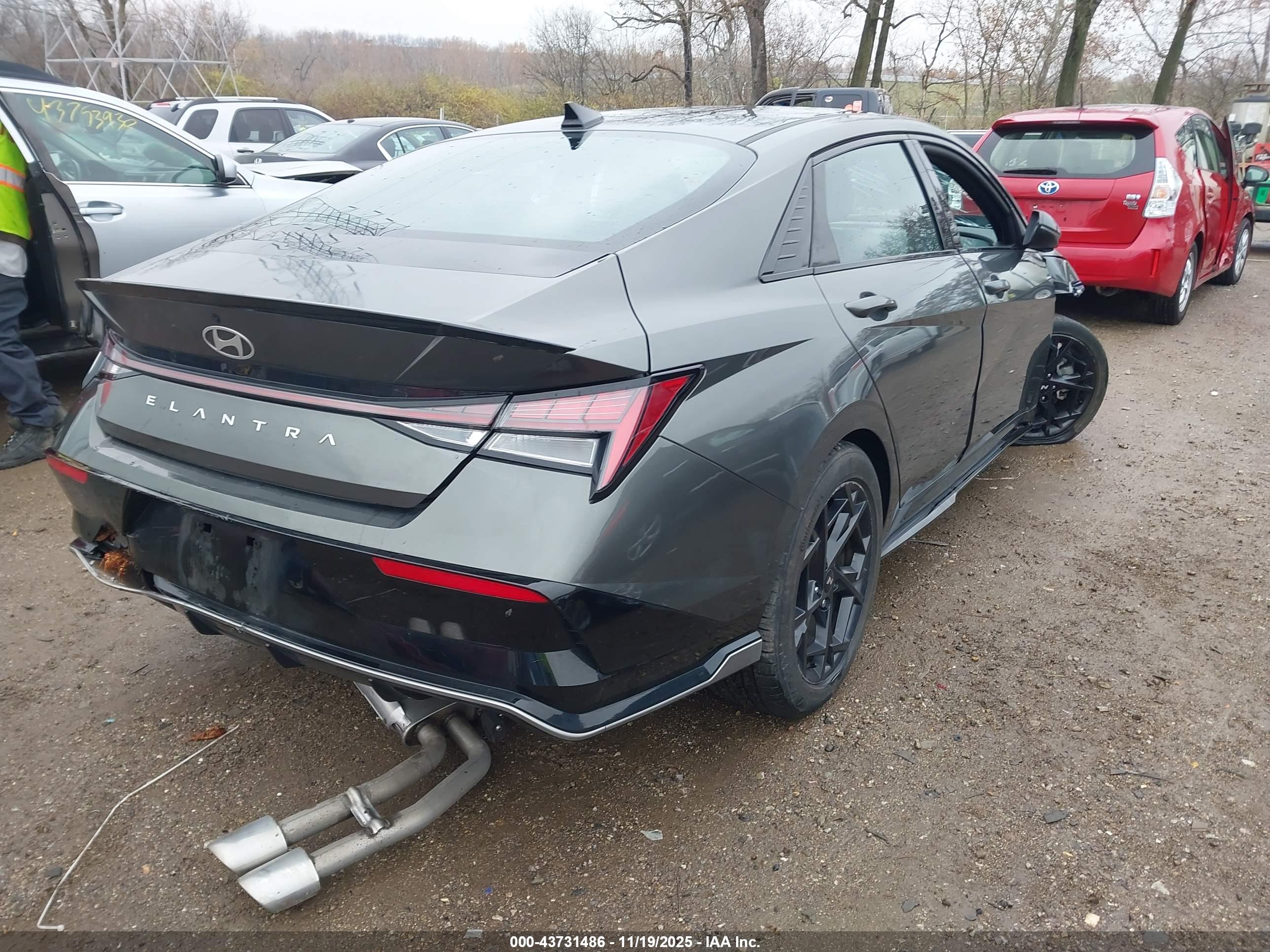 HYUNDAI ELANTRA image 4