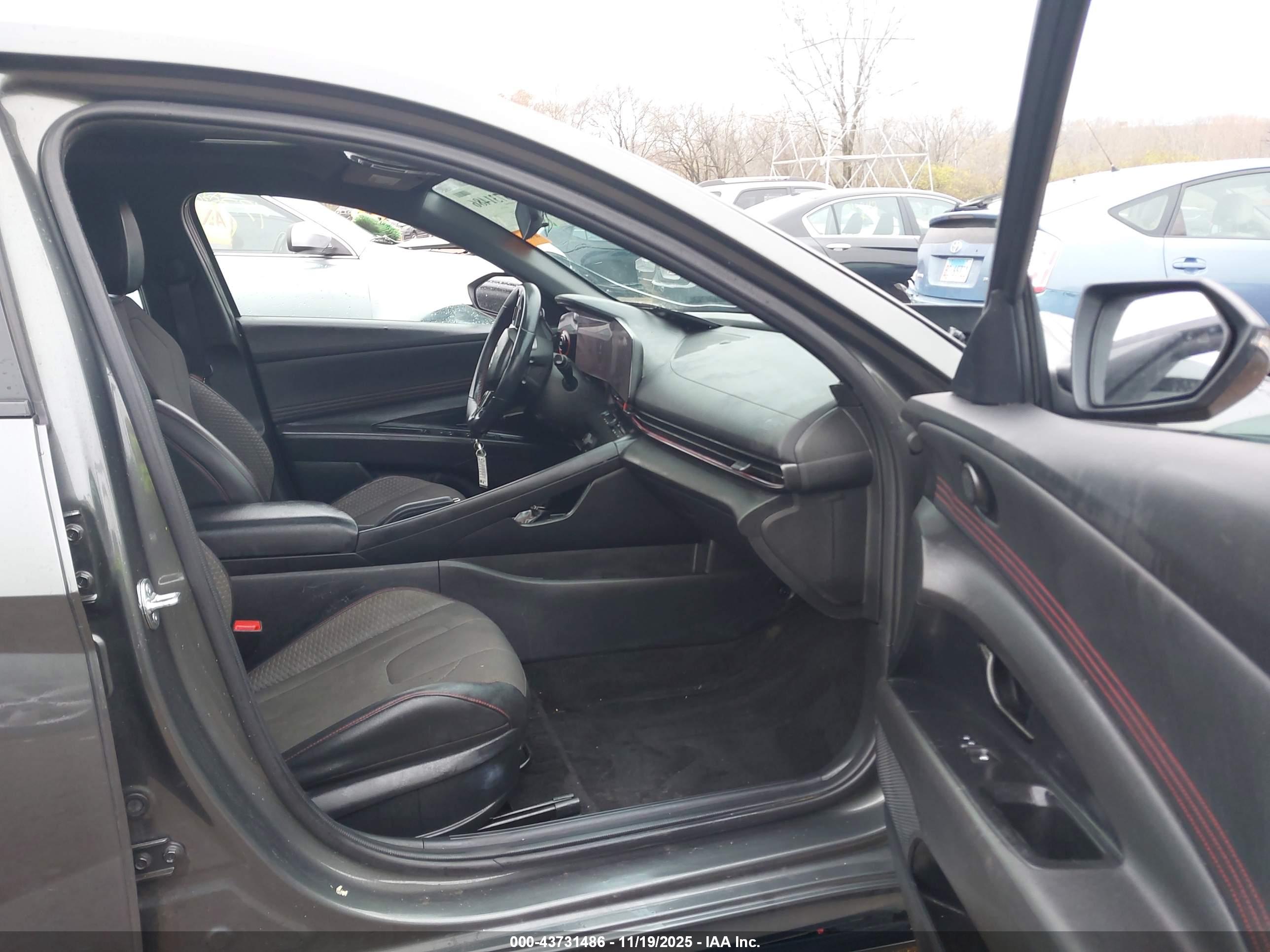 HYUNDAI ELANTRA image 5