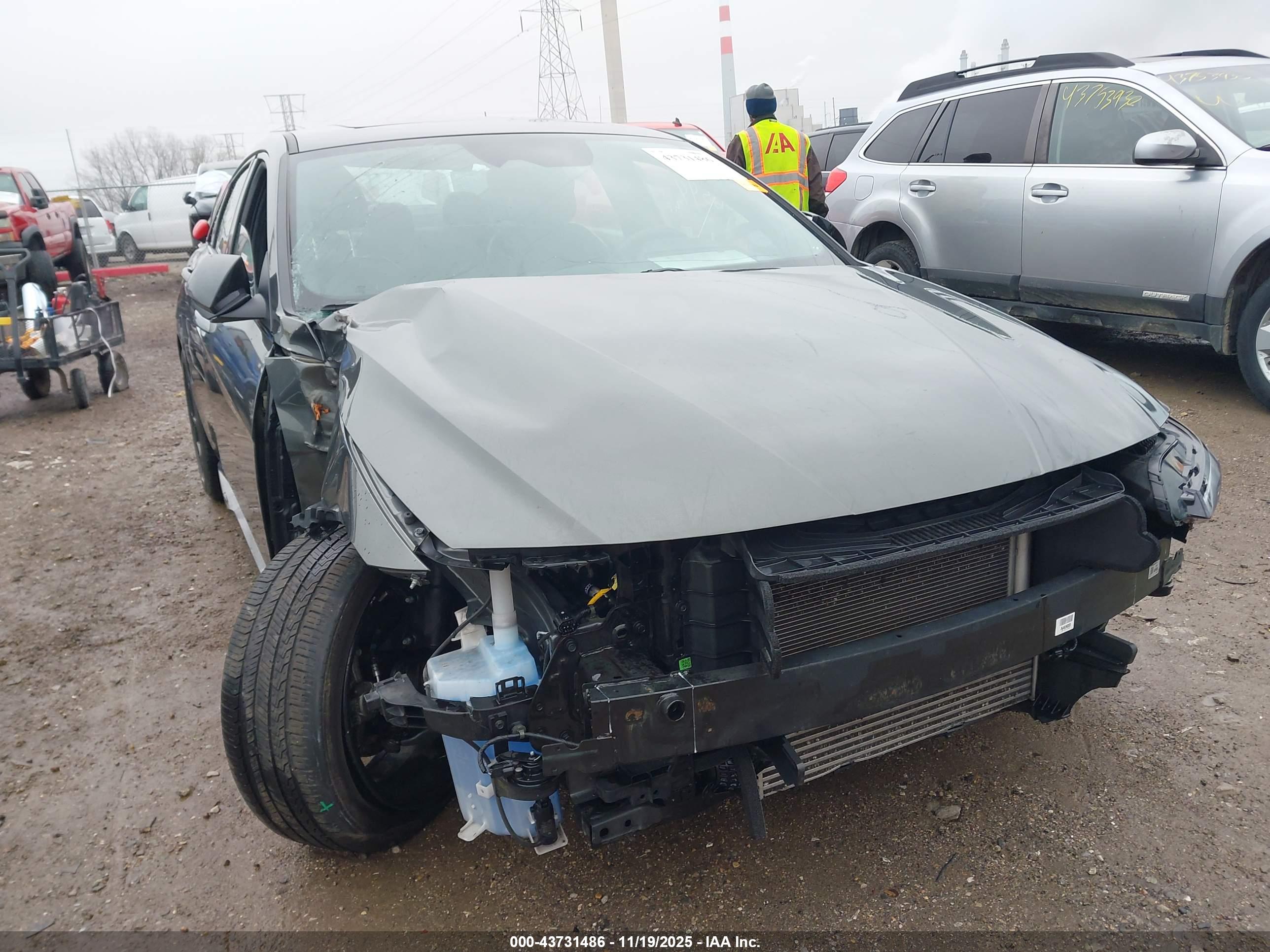 HYUNDAI ELANTRA image 6
