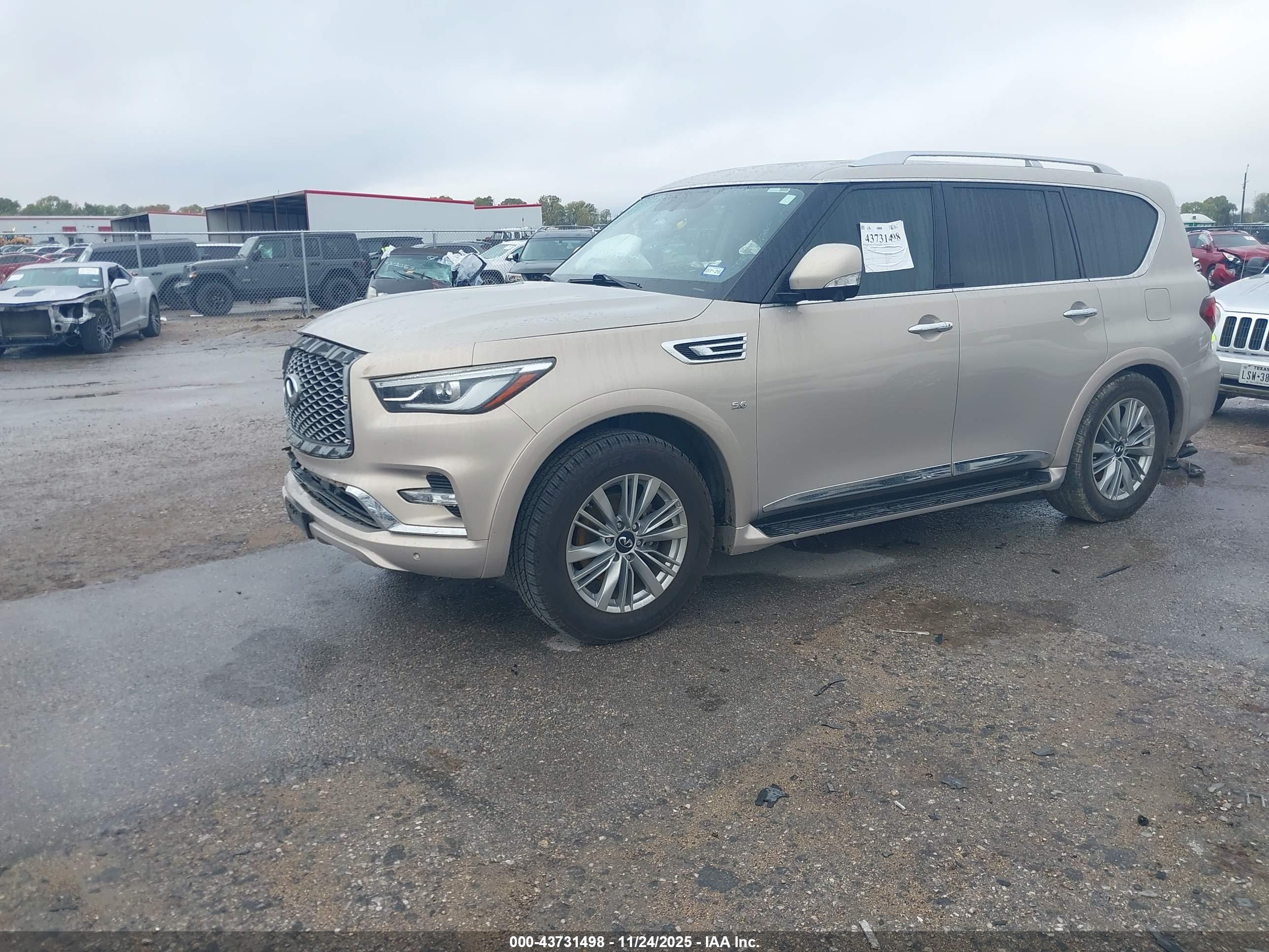 INFINITI QX80 image 2