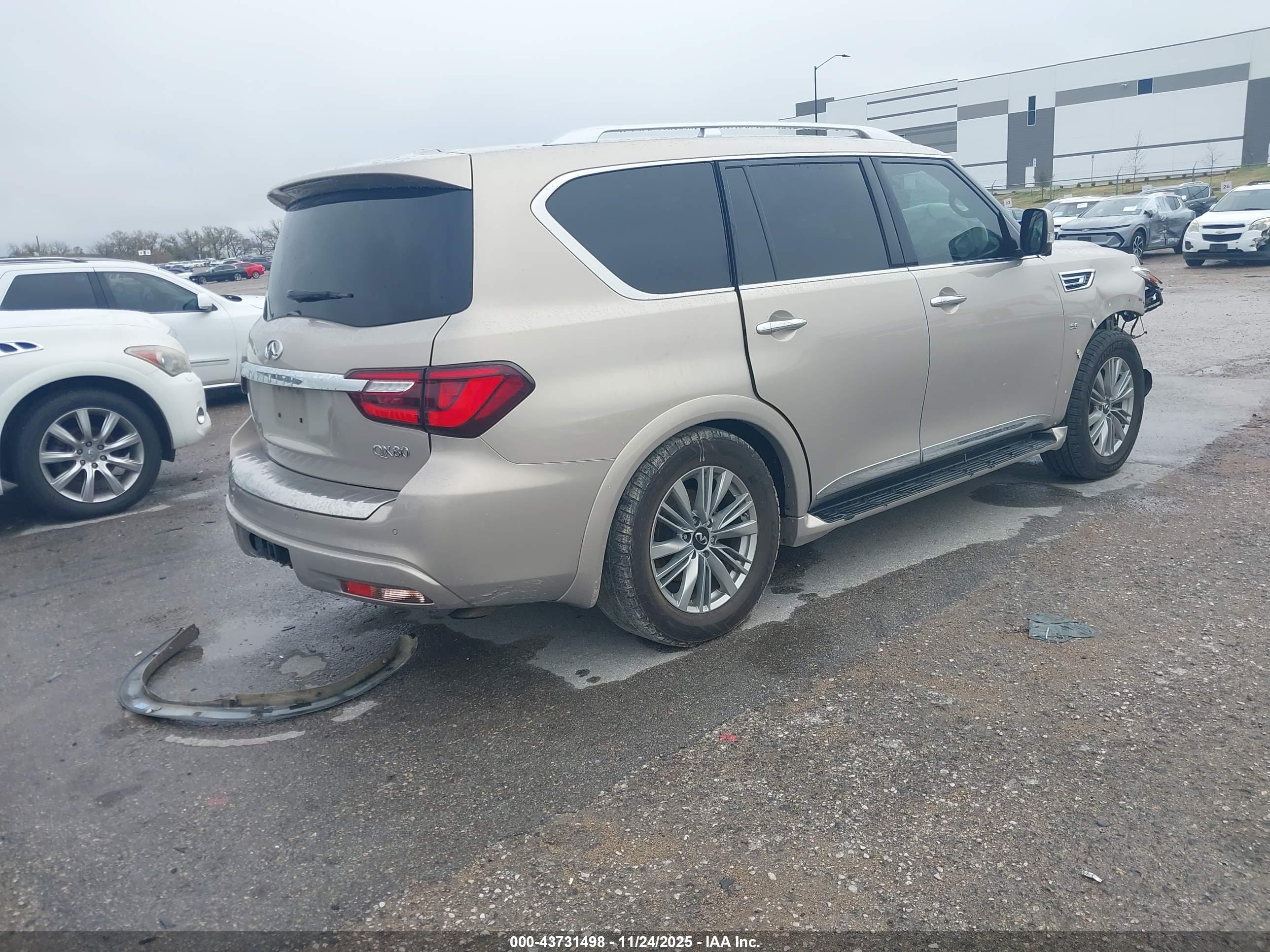 INFINITI QX80 image 4