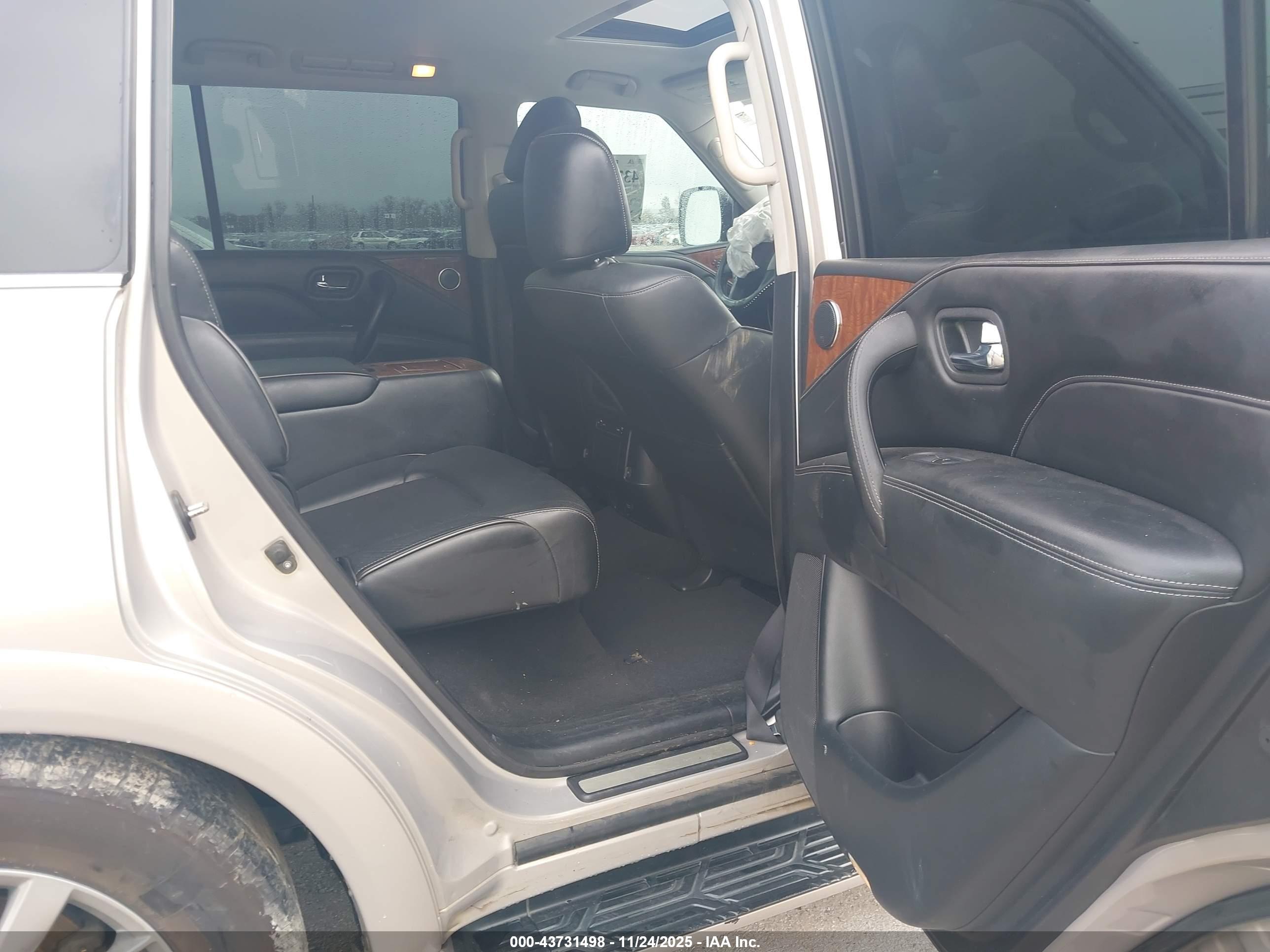 INFINITI QX80 image 8