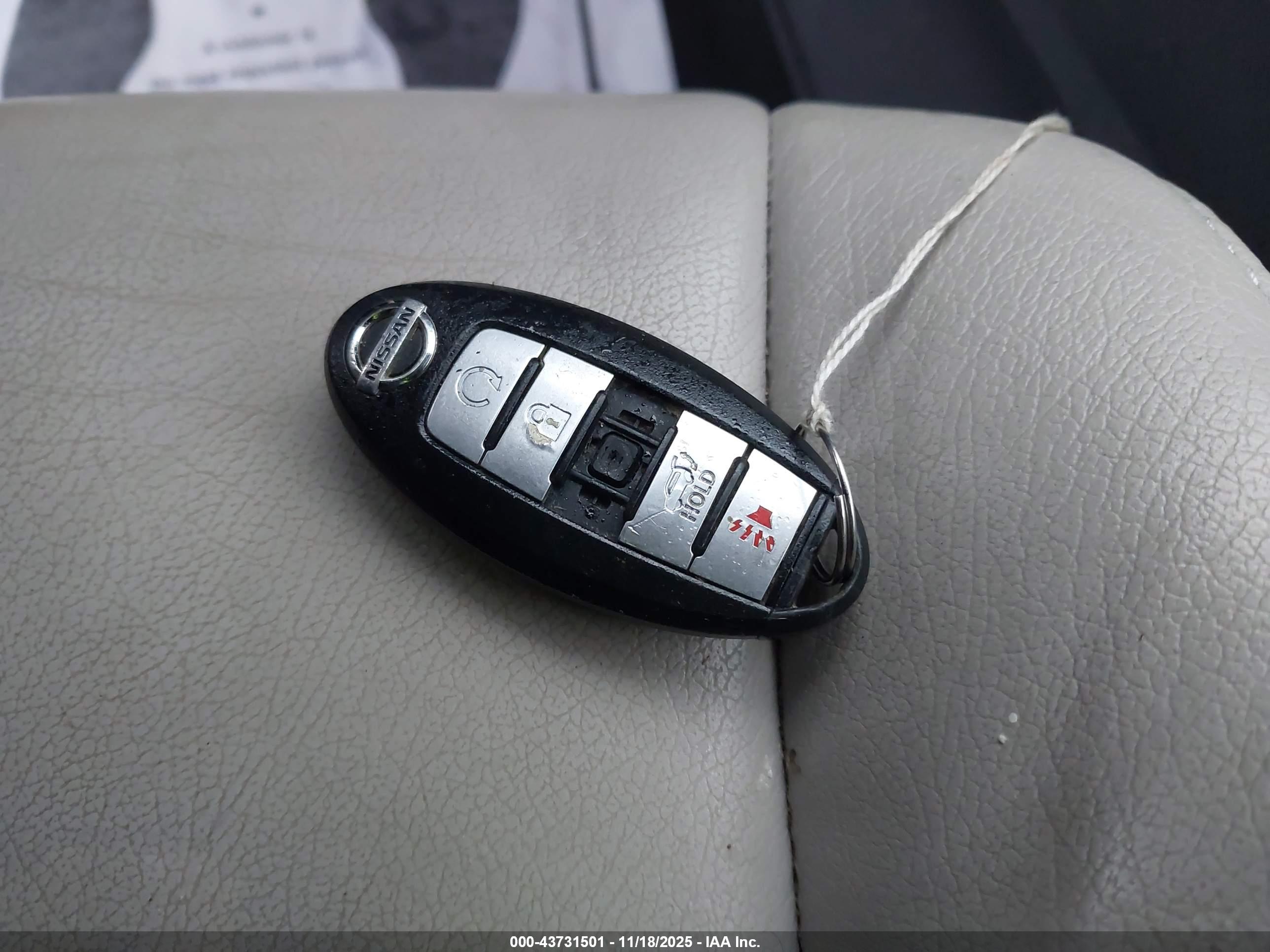 NISSAN ROGUE image 11