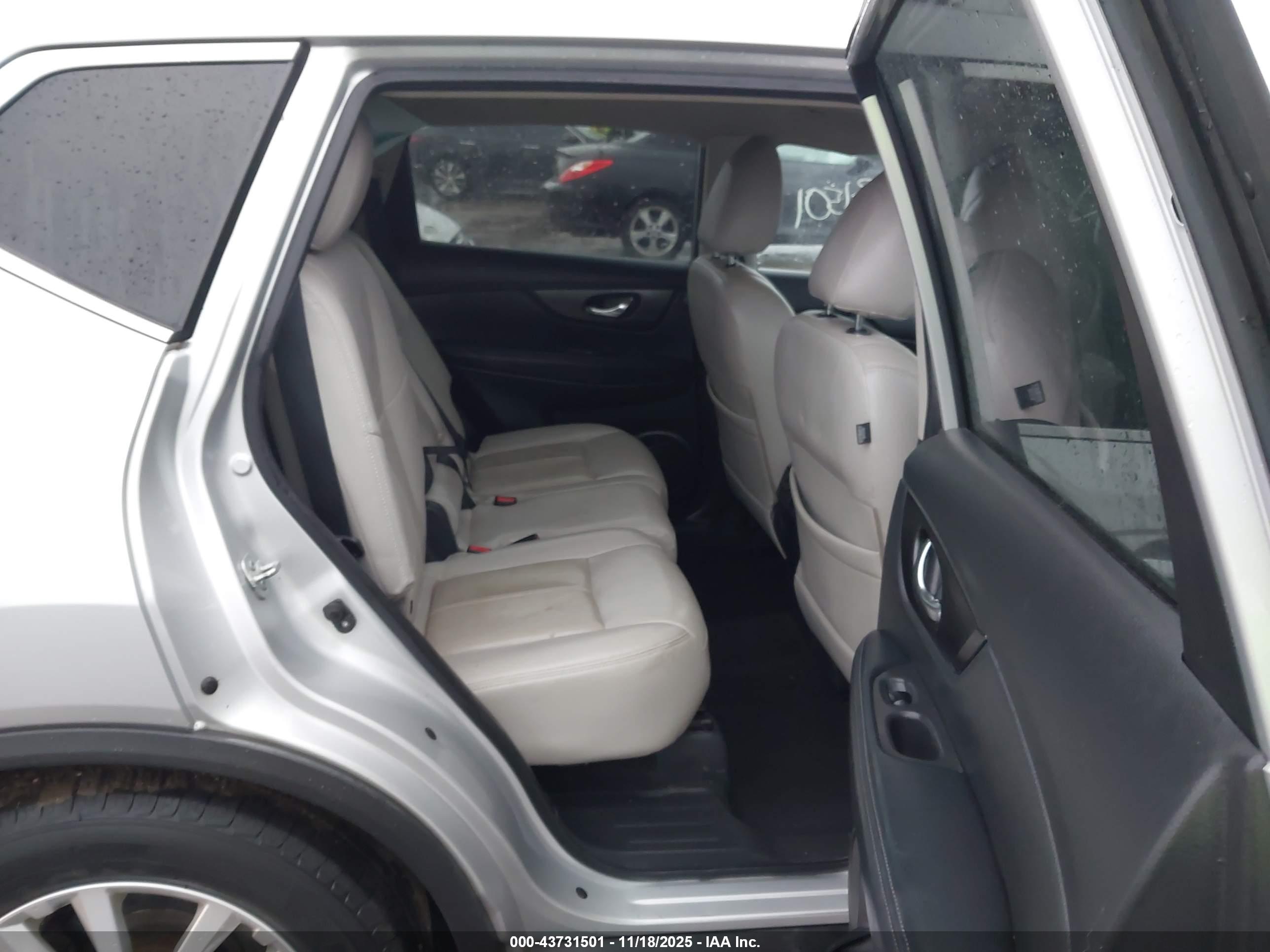 NISSAN ROGUE image 8