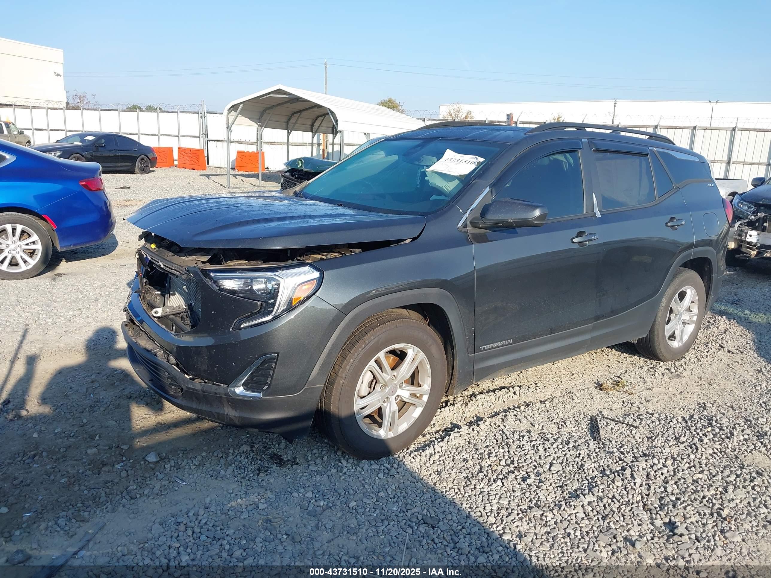 GMC TERRAIN image 2