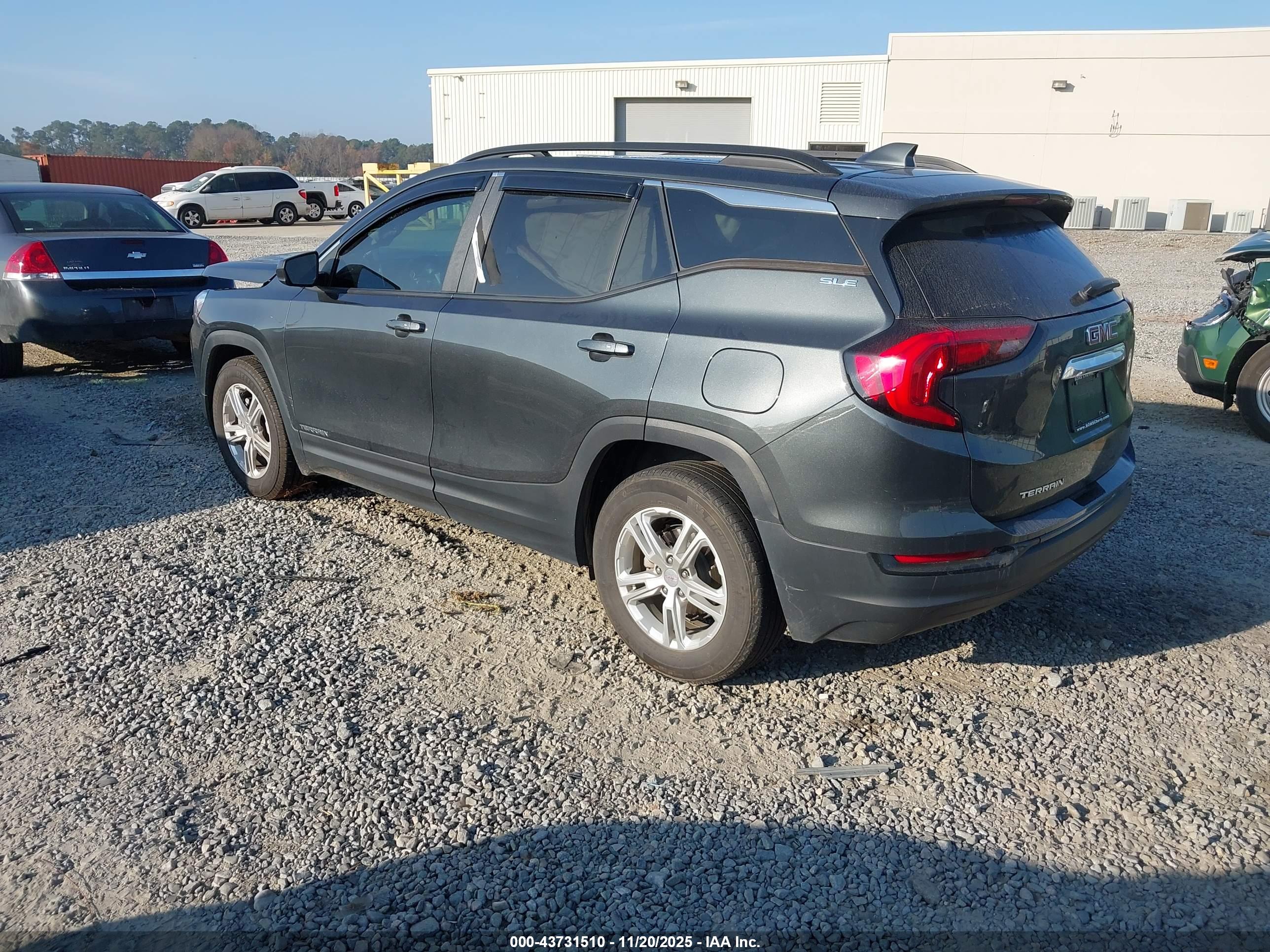 GMC TERRAIN image 3