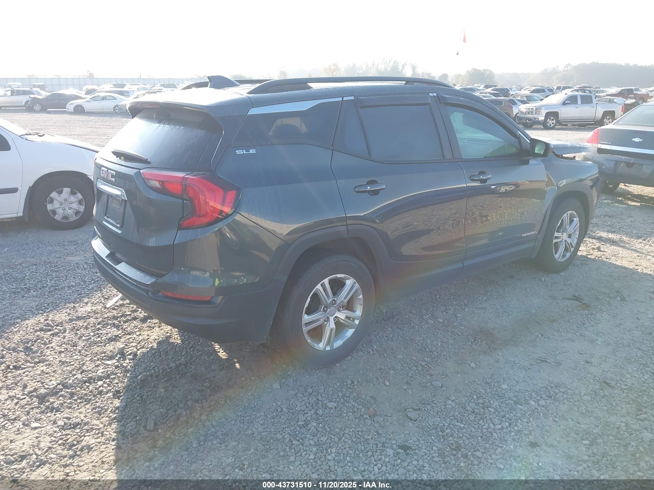 GMC TERRAIN image 4