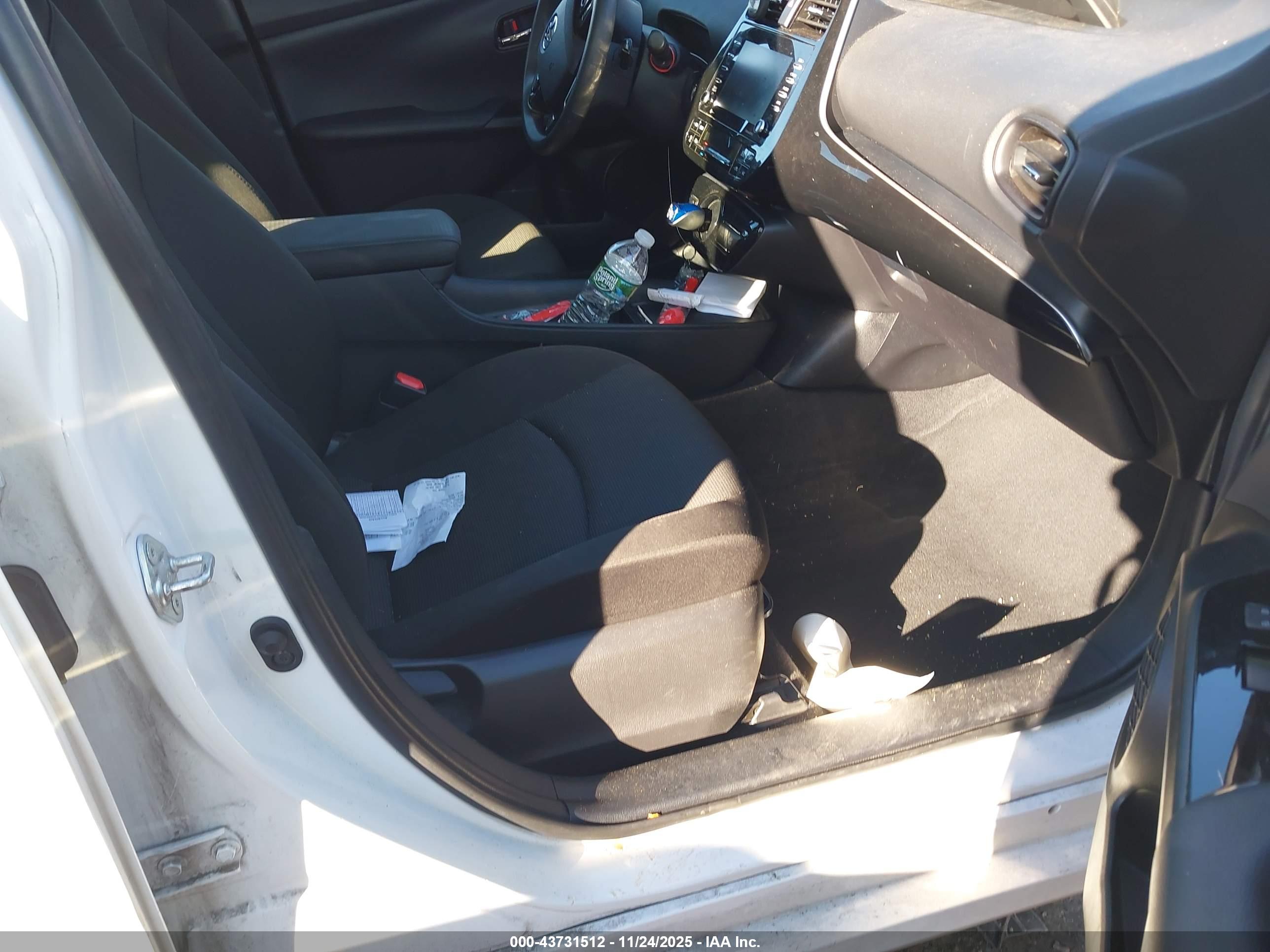 TOYOTA PRIUS image 5