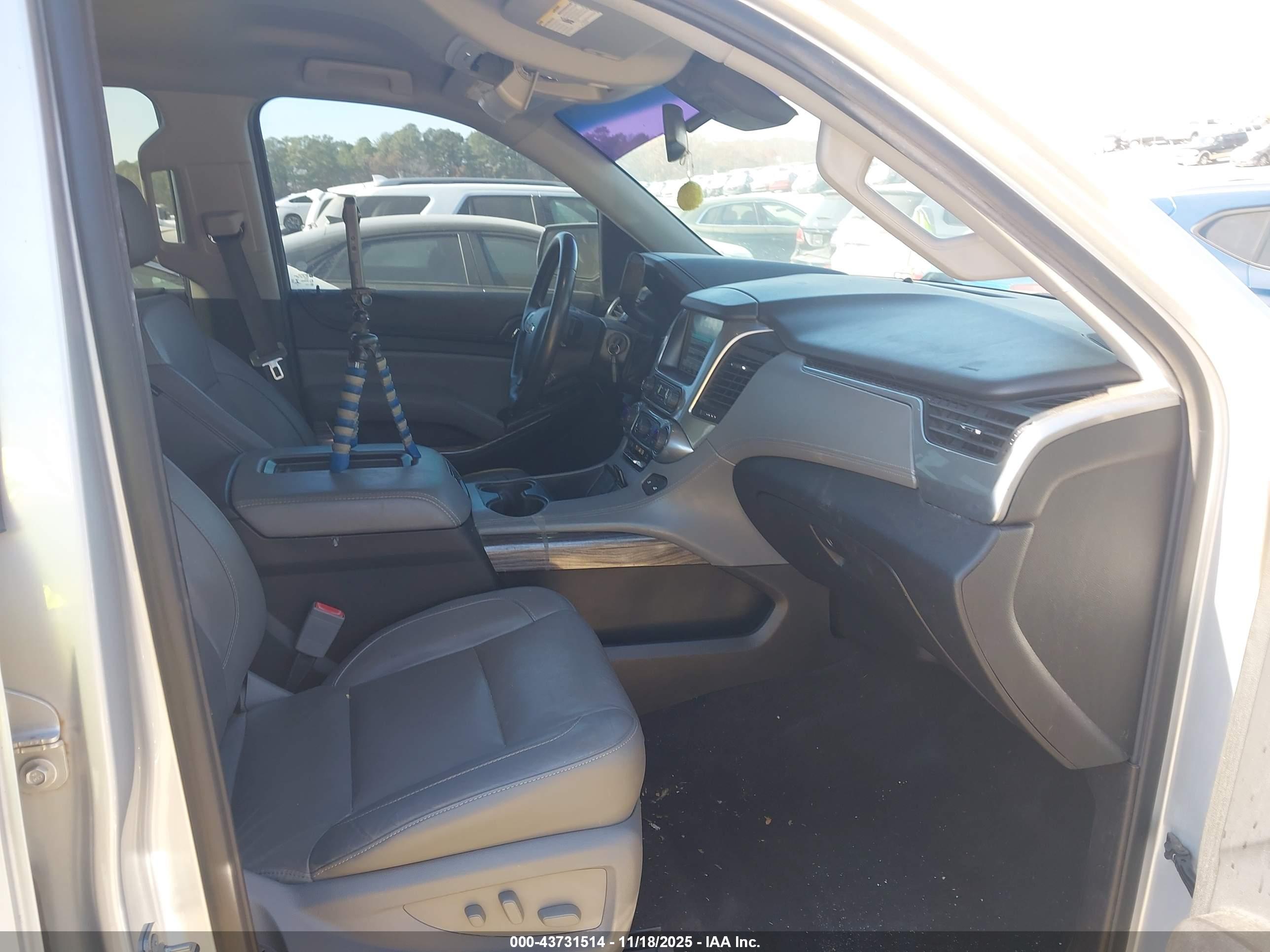 CHEVROLET TAHOE image 5