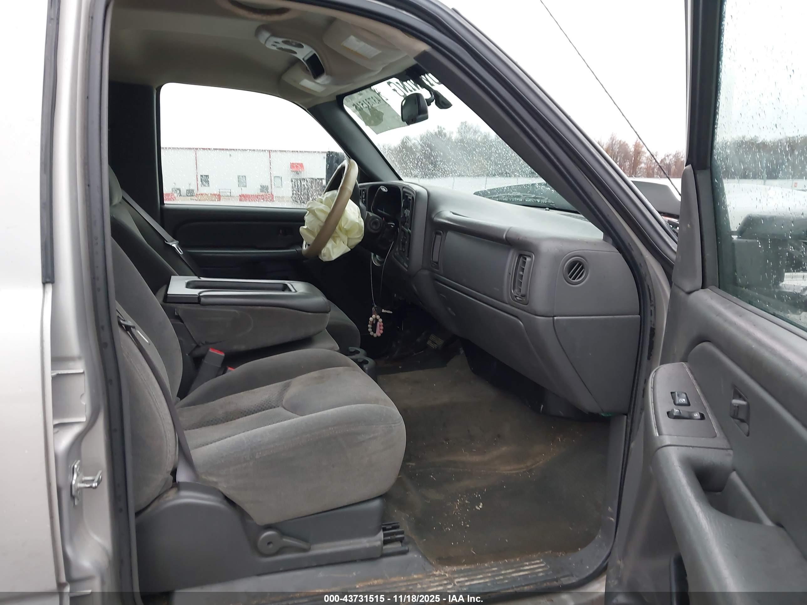 CHEVROLET SILVERADO image 5