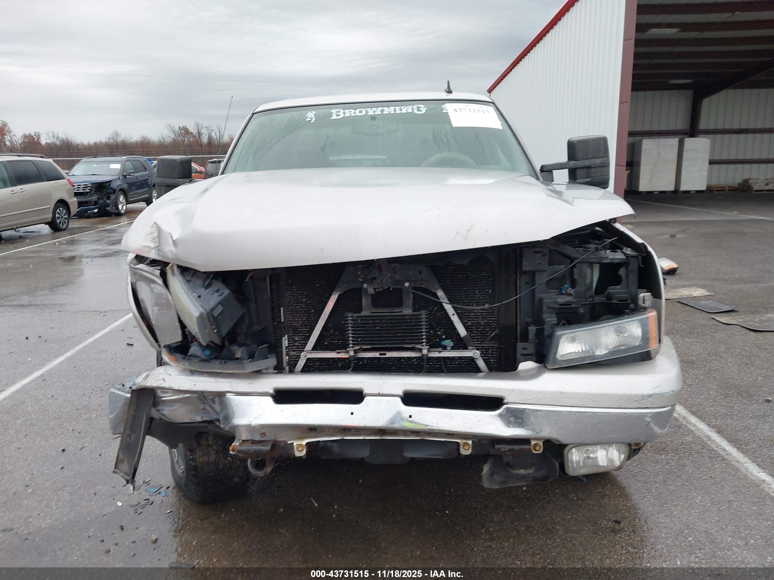 CHEVROLET SILVERADO image 6