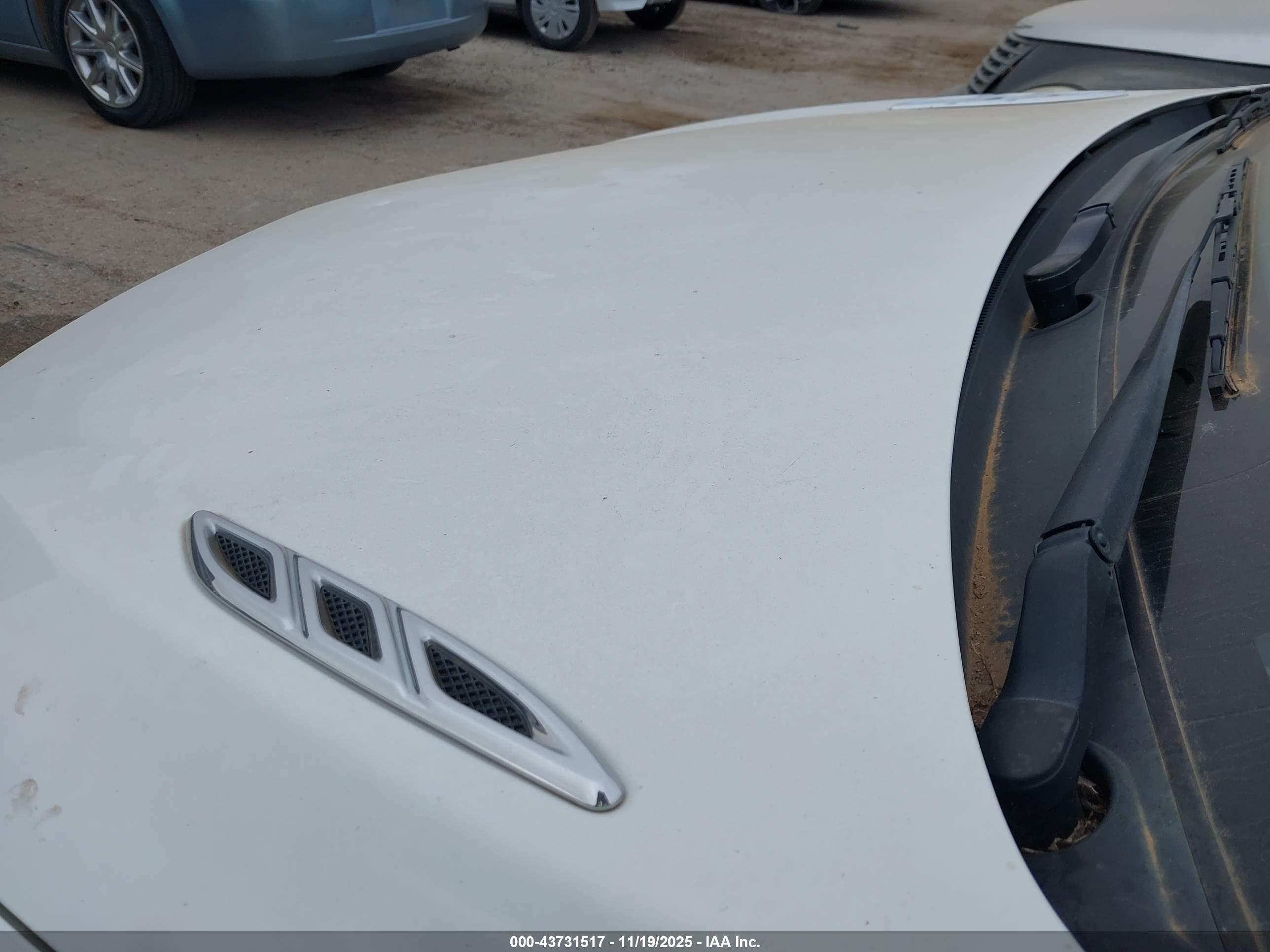 BUICK LACROSSE image 6