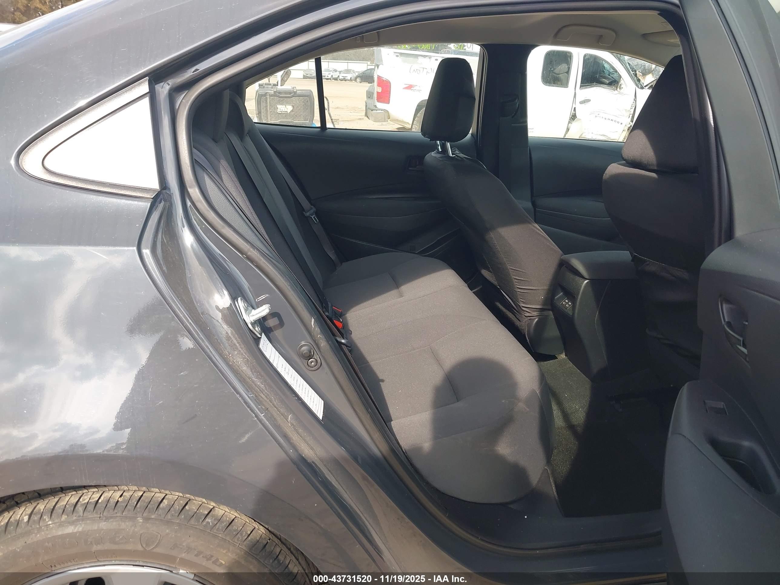 TOYOTA COROLLA image 8