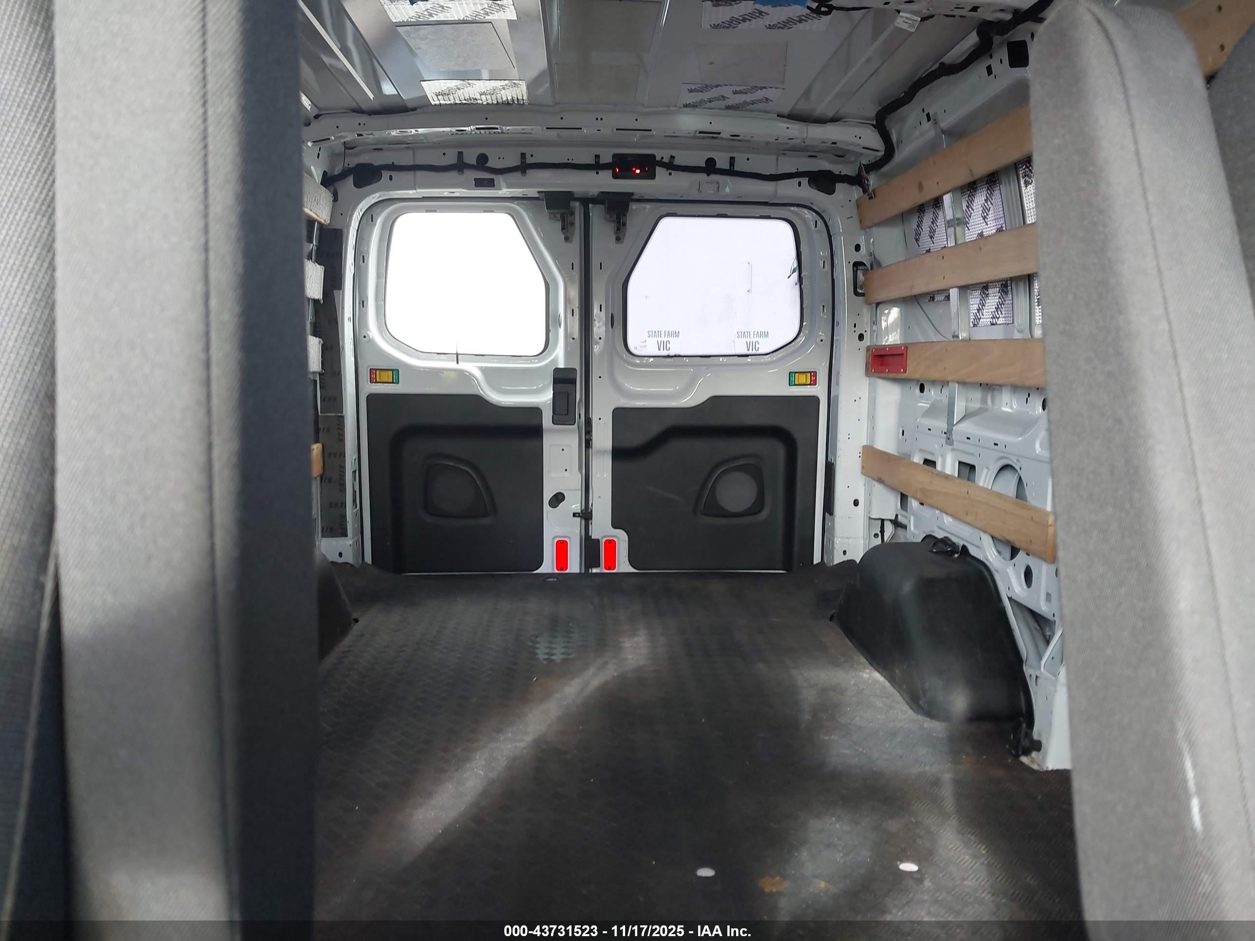 FORD TRANSIT-250 image 8