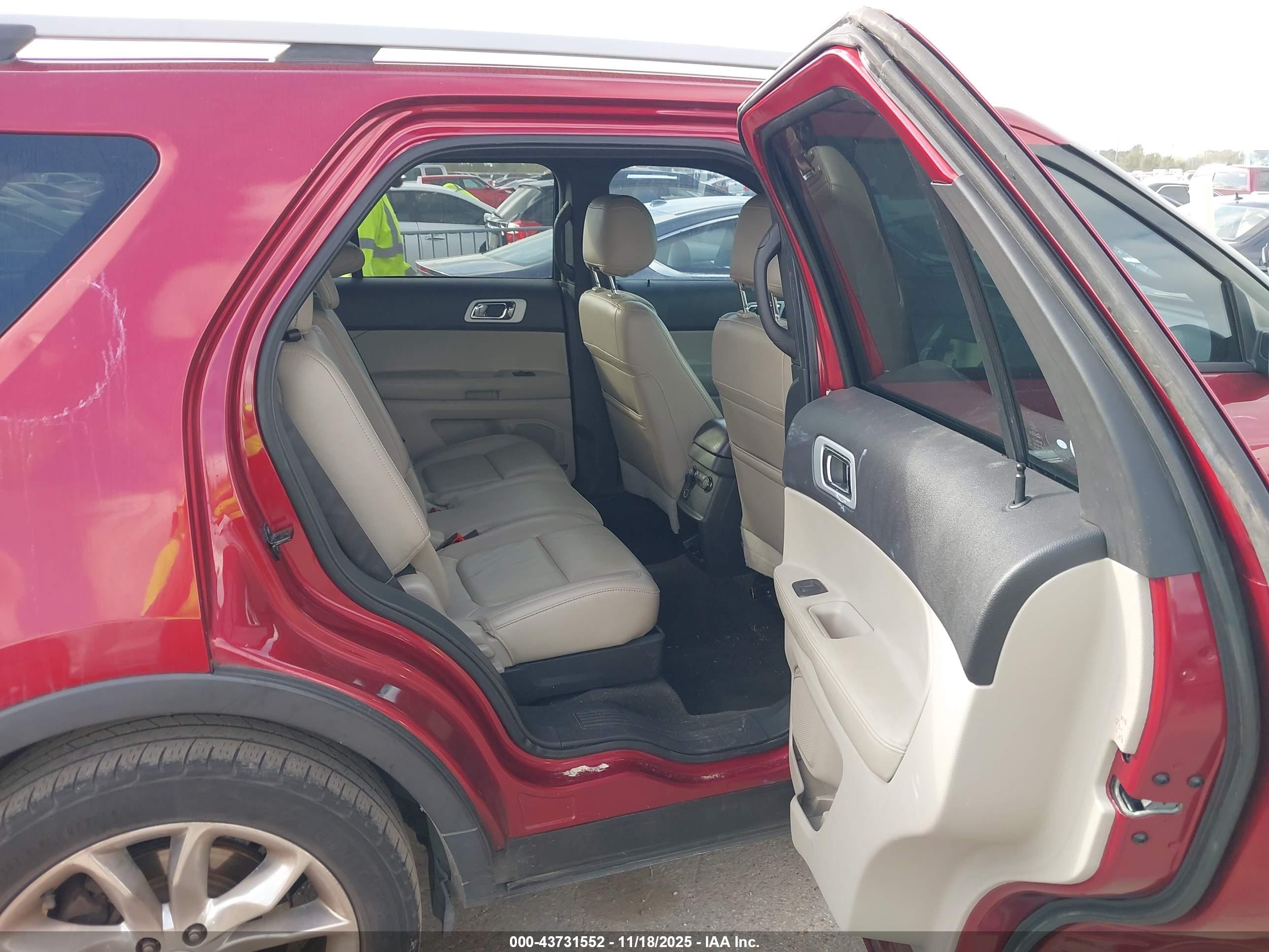 FORD EXPLORER image 8