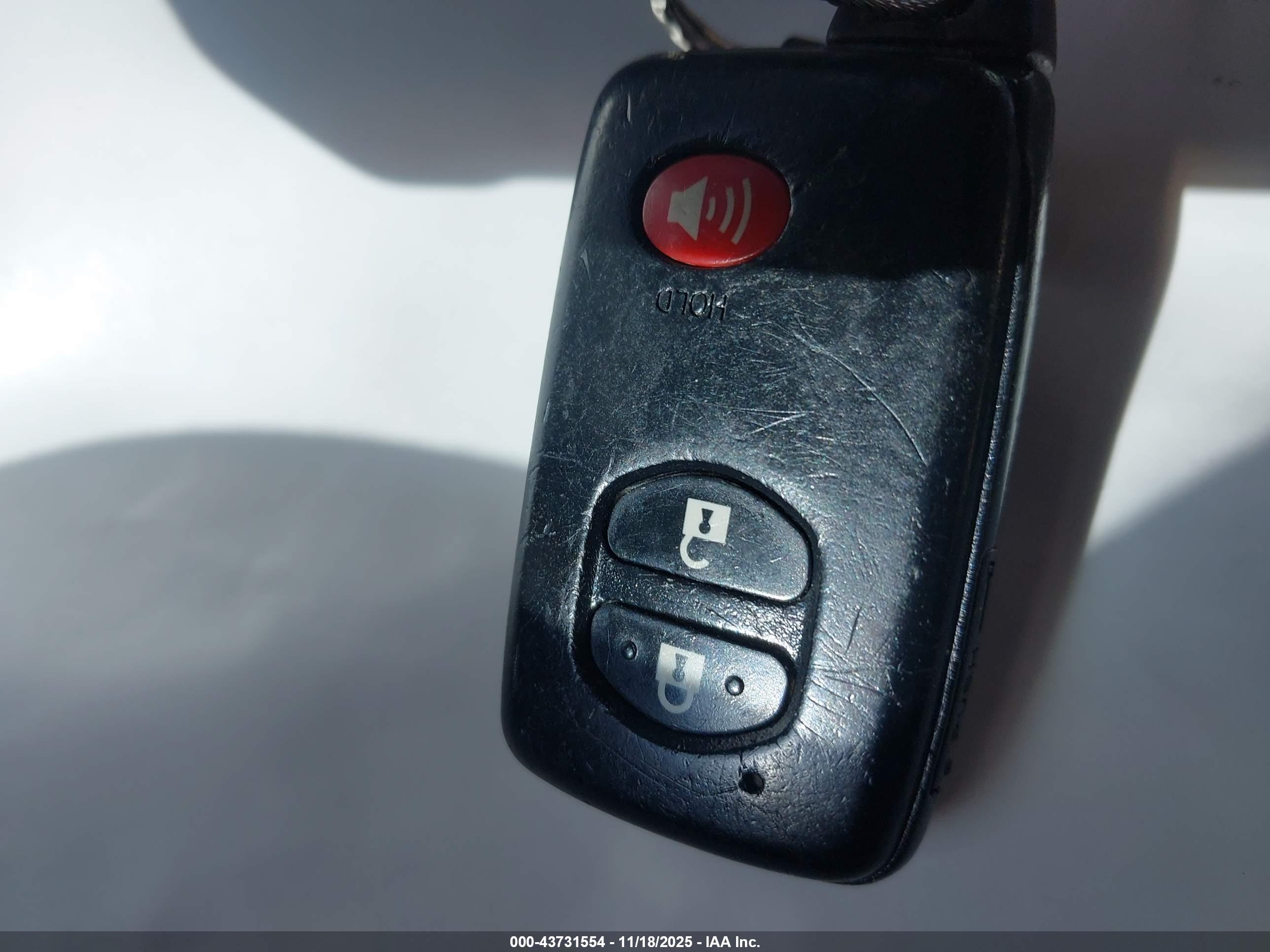TOYOTA RAV4 image 11