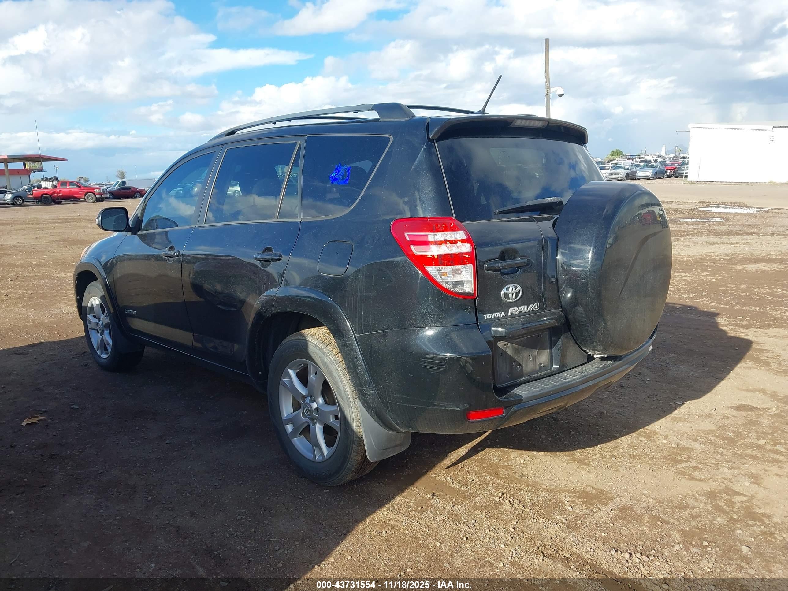 TOYOTA RAV4 image 3
