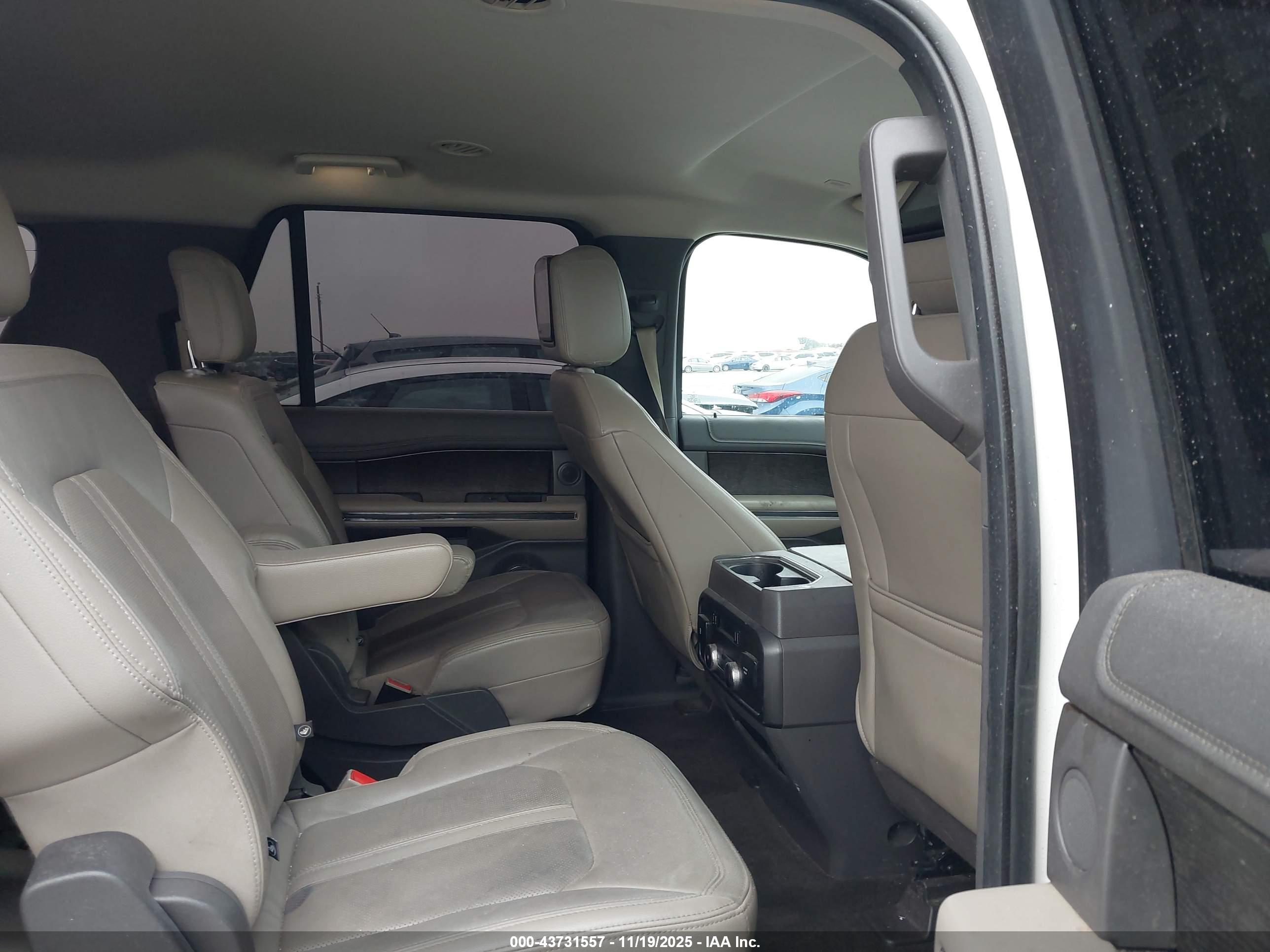 FORD EXPEDITION image 8
