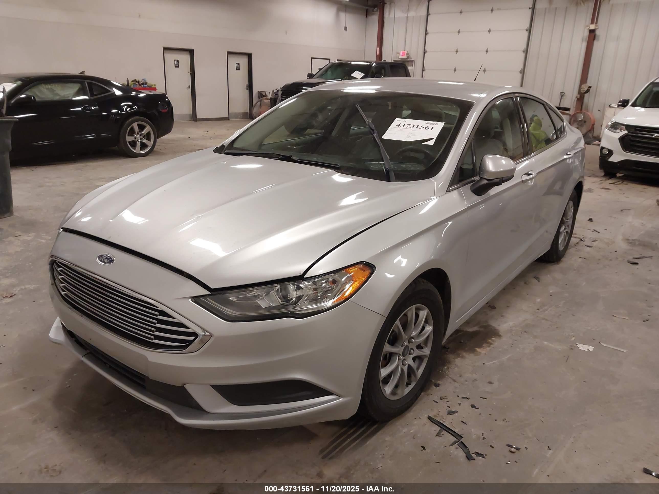 FORD FUSION image 2