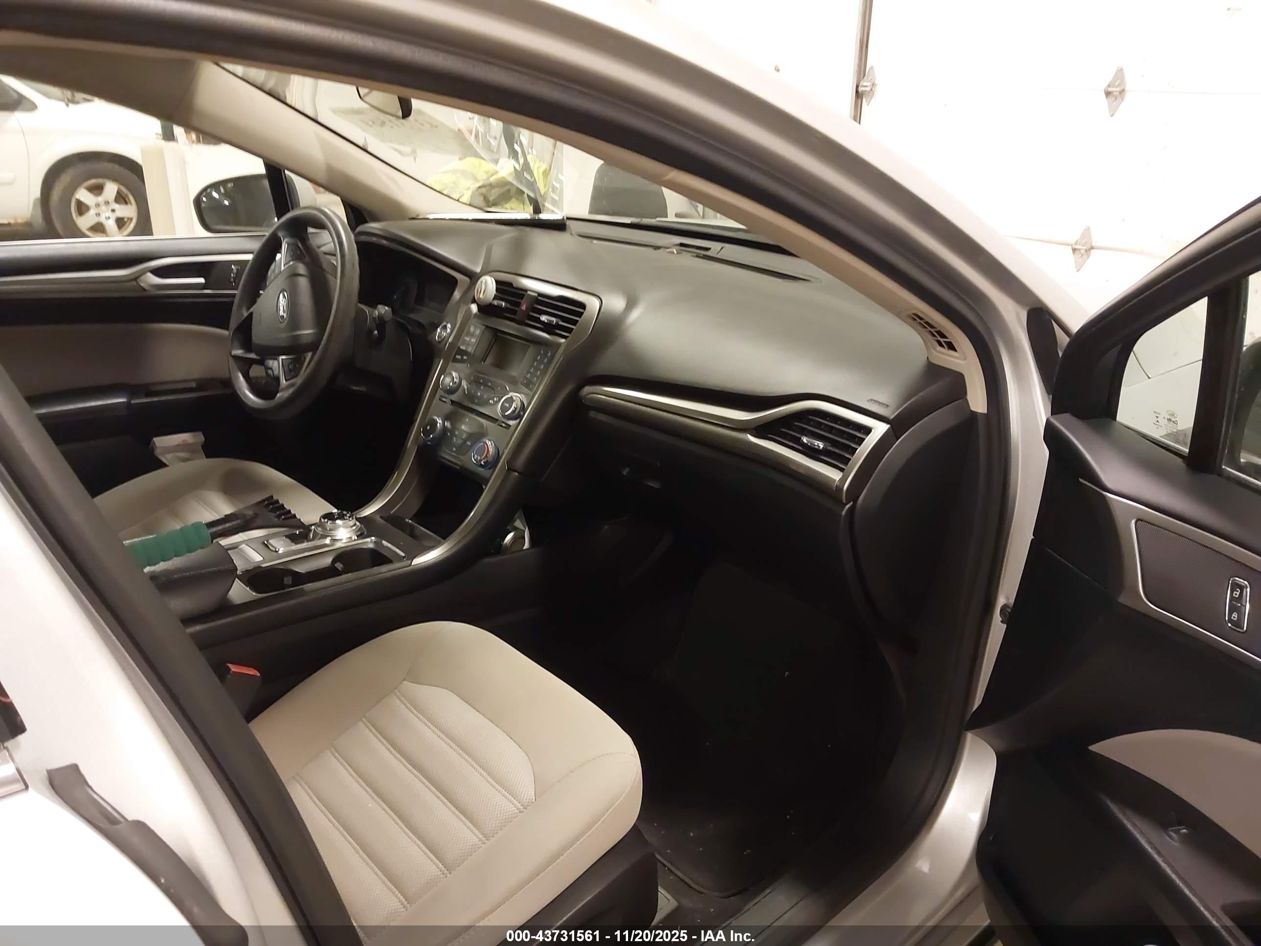 FORD FUSION image 5