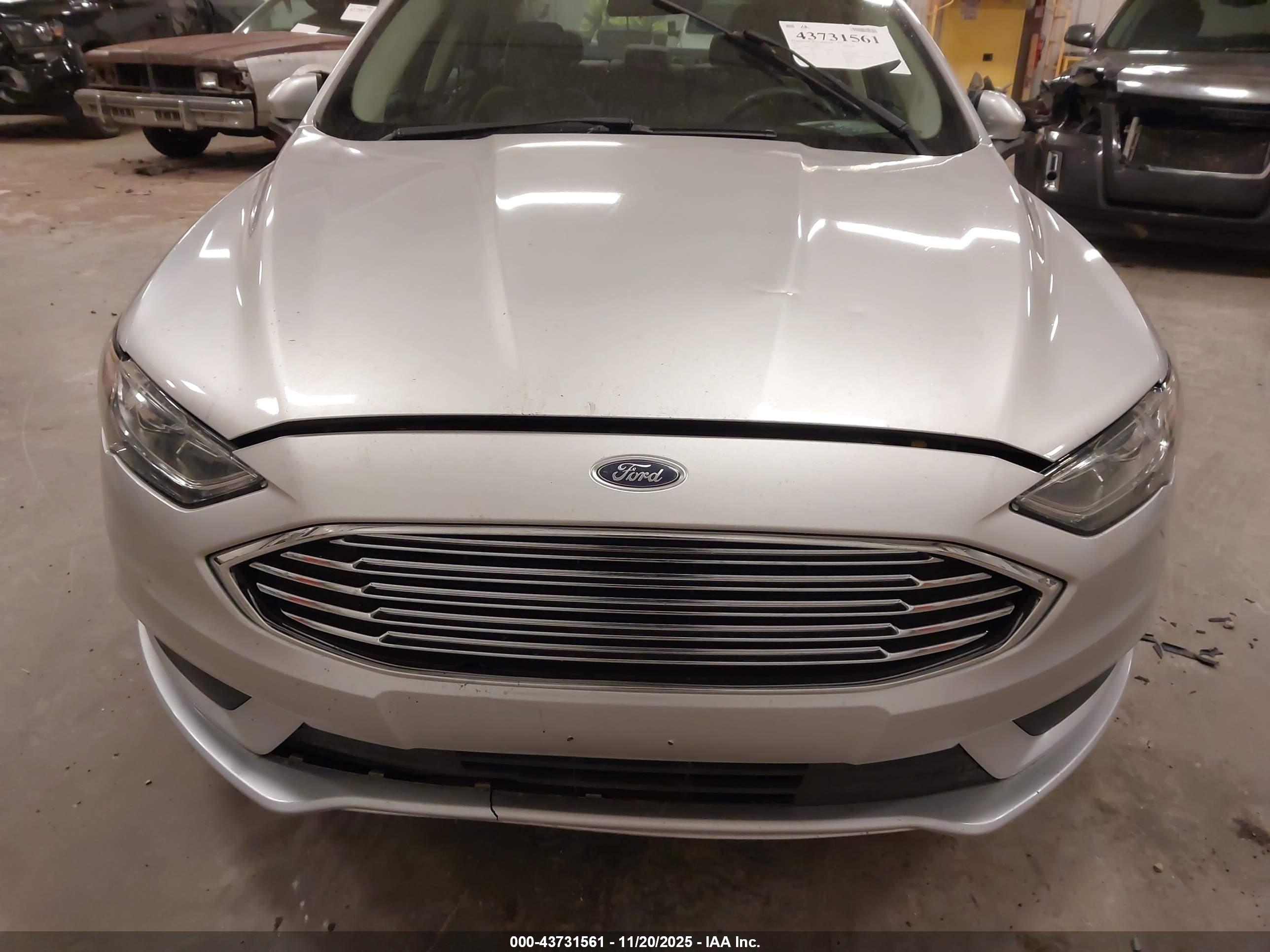 FORD FUSION image 6