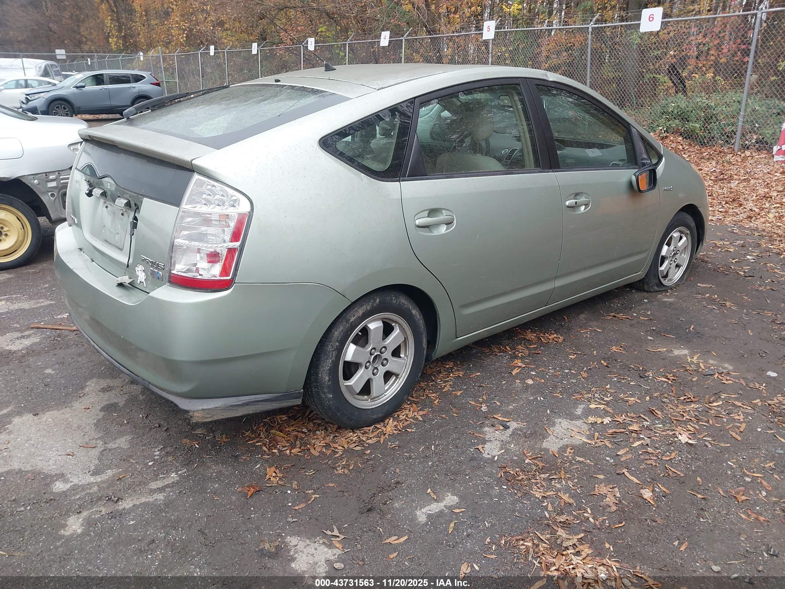 TOYOTA PRIUS image 4