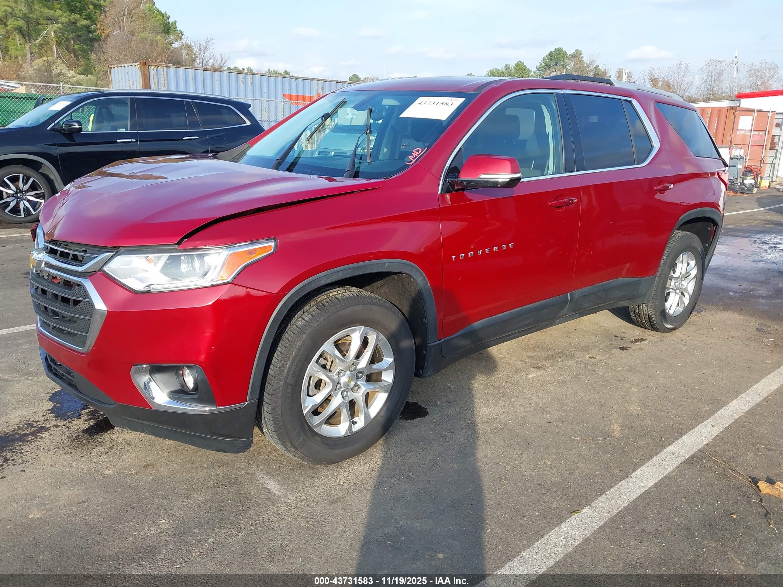 CHEVROLET TRAVERSE image 2