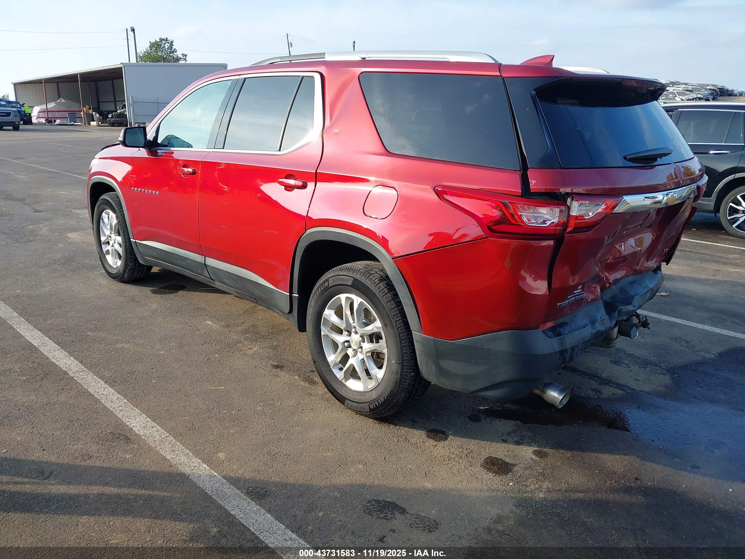 CHEVROLET TRAVERSE image 3