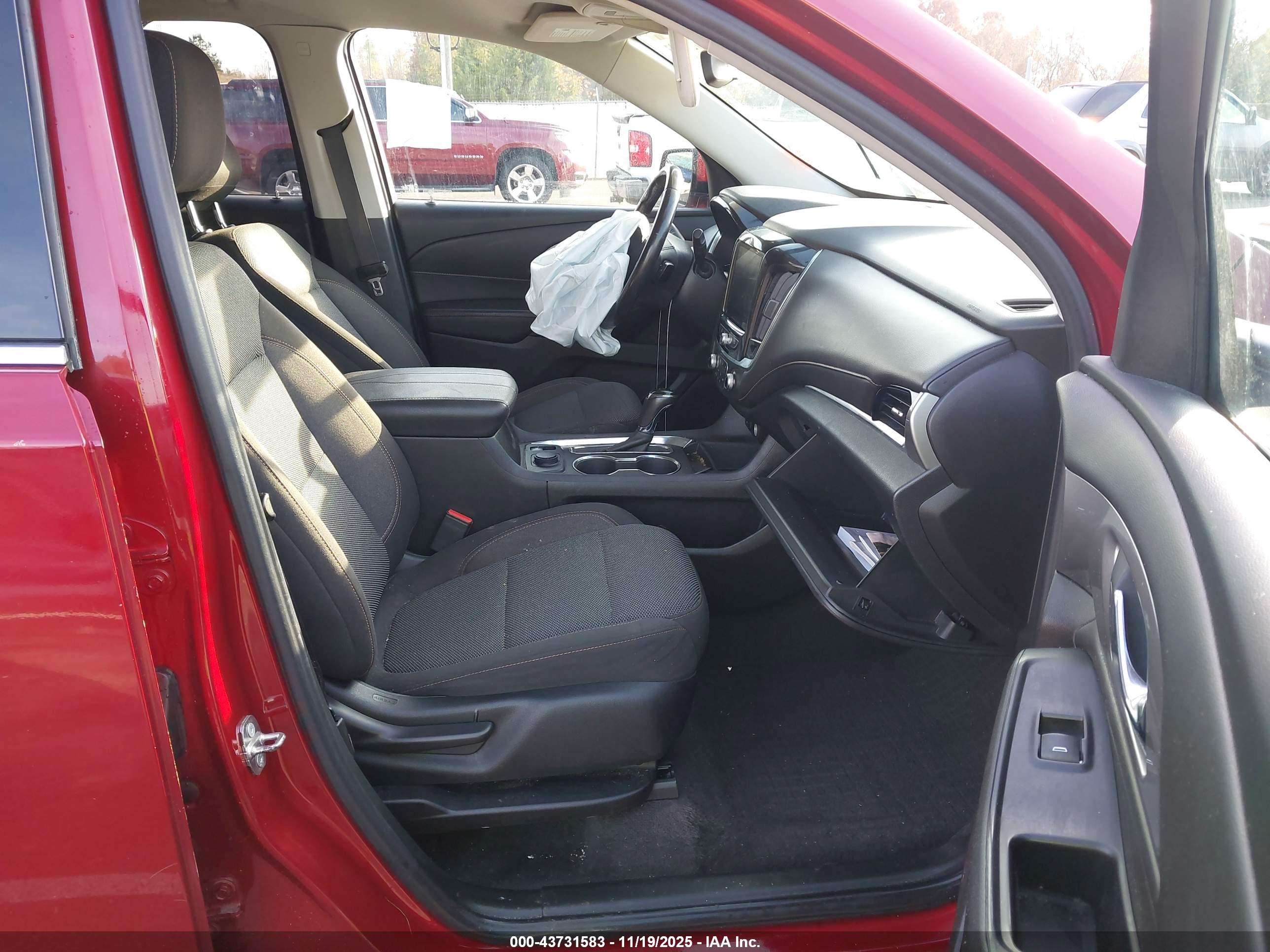 CHEVROLET TRAVERSE image 5