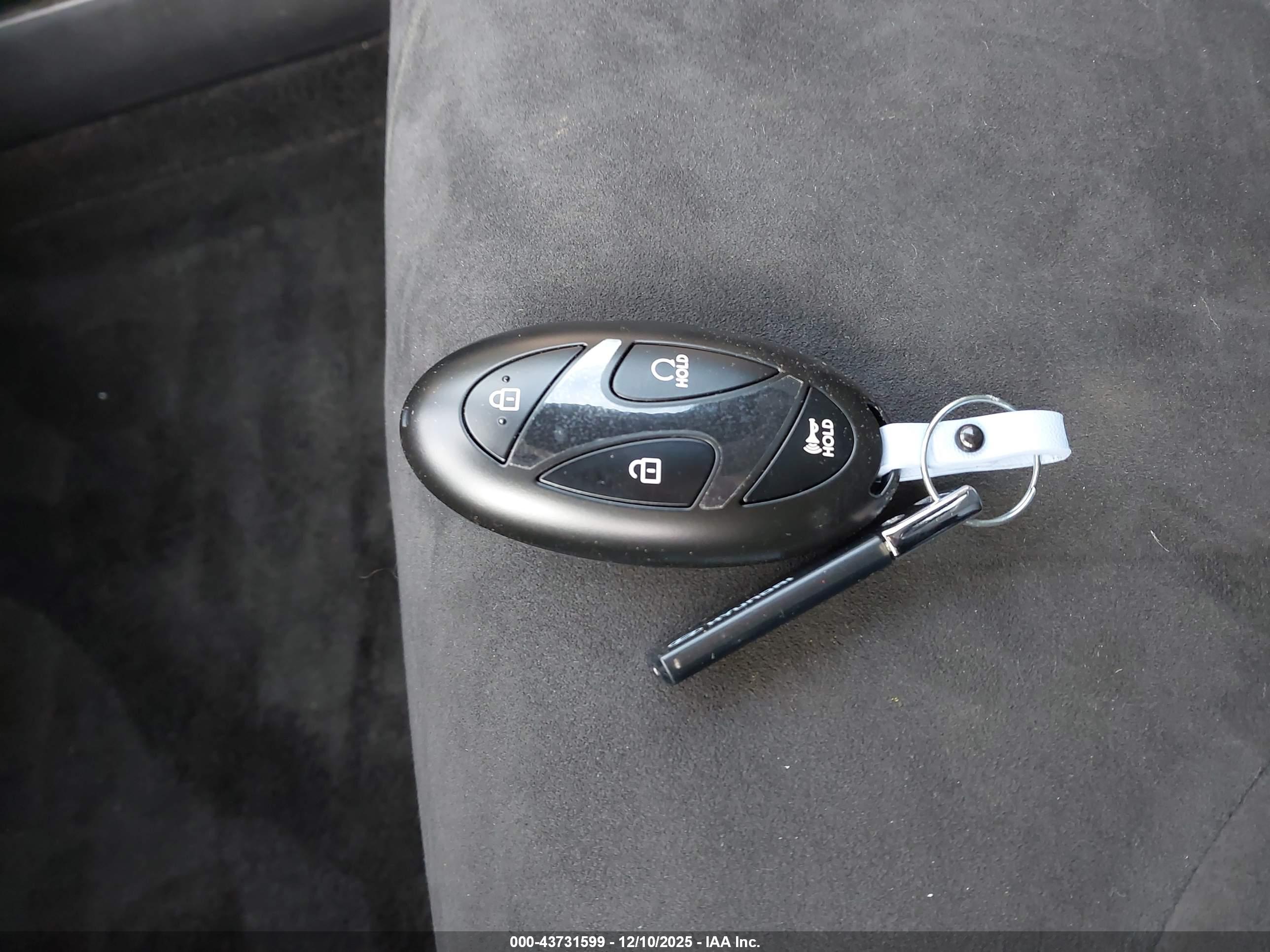 HYUNDAI ELANTRA image 11