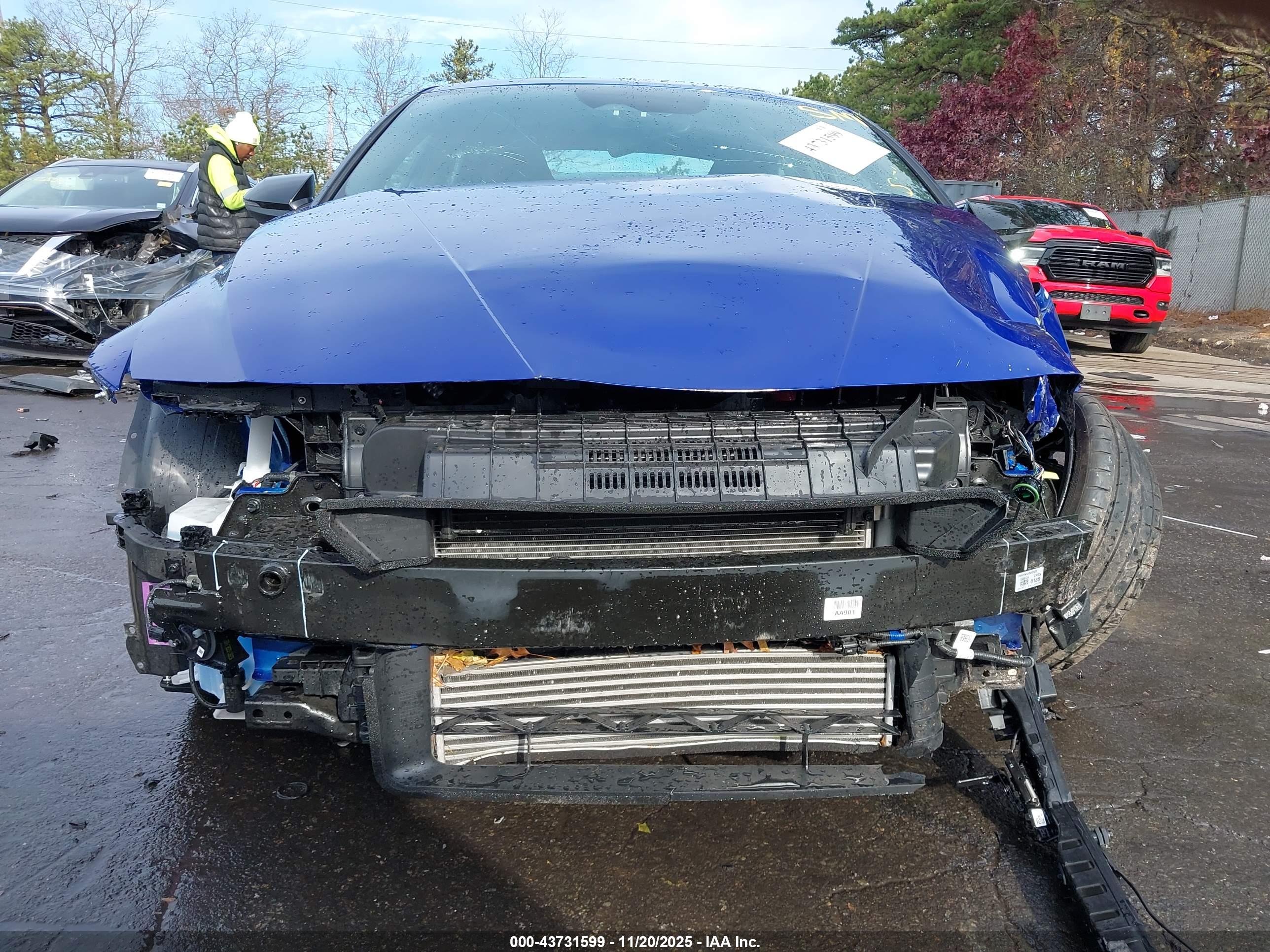 HYUNDAI ELANTRA image 6