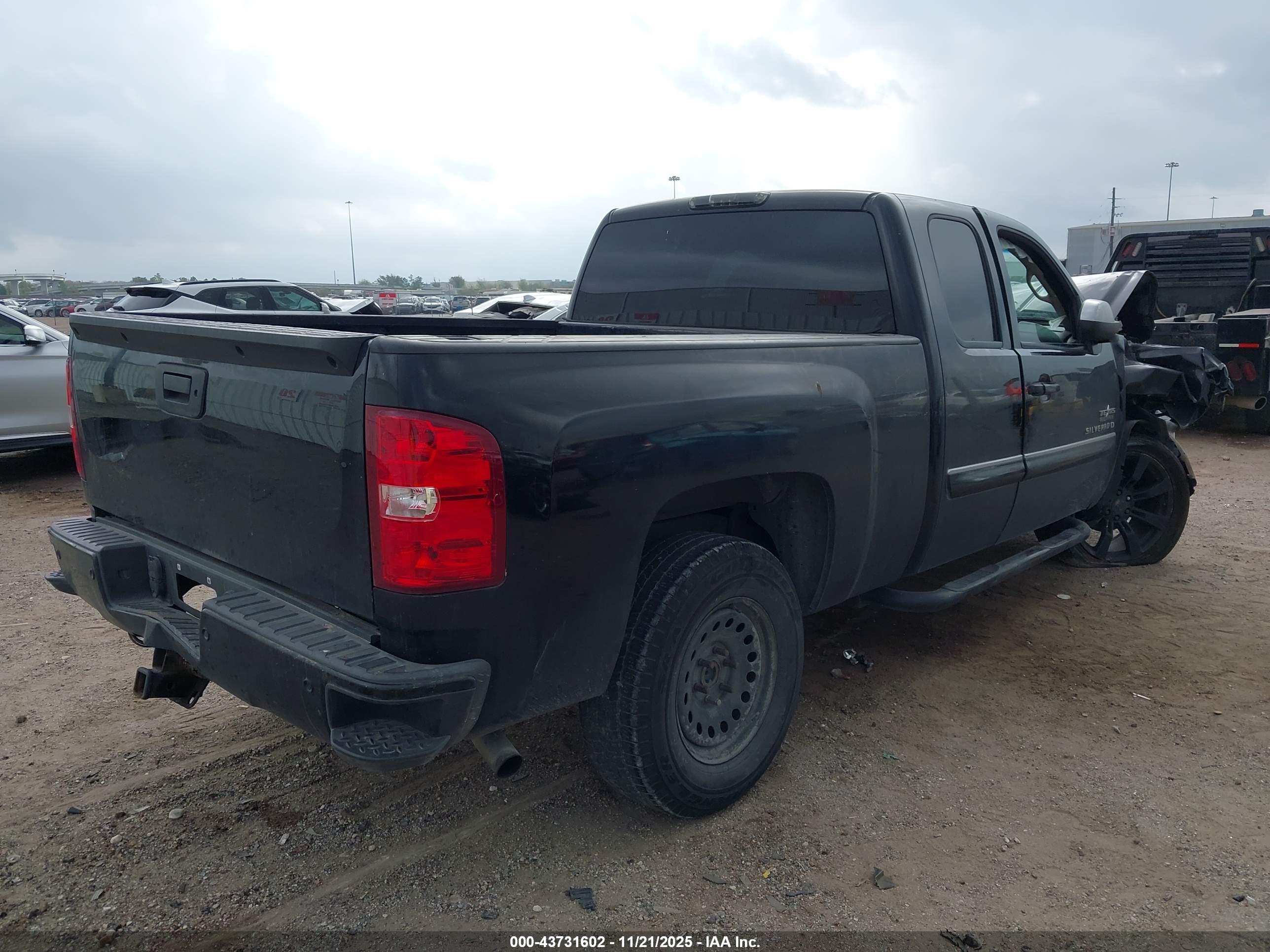 CHEVROLET SILVERADO image 4