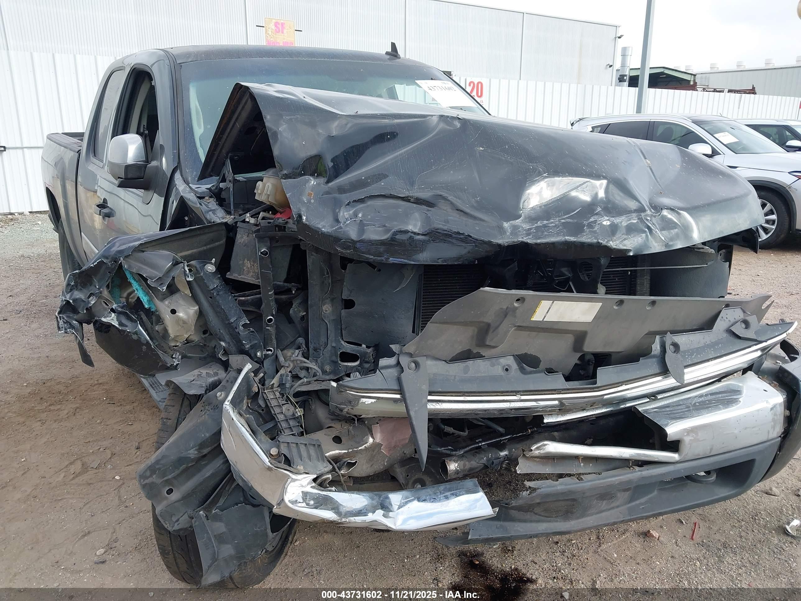 CHEVROLET SILVERADO image 6