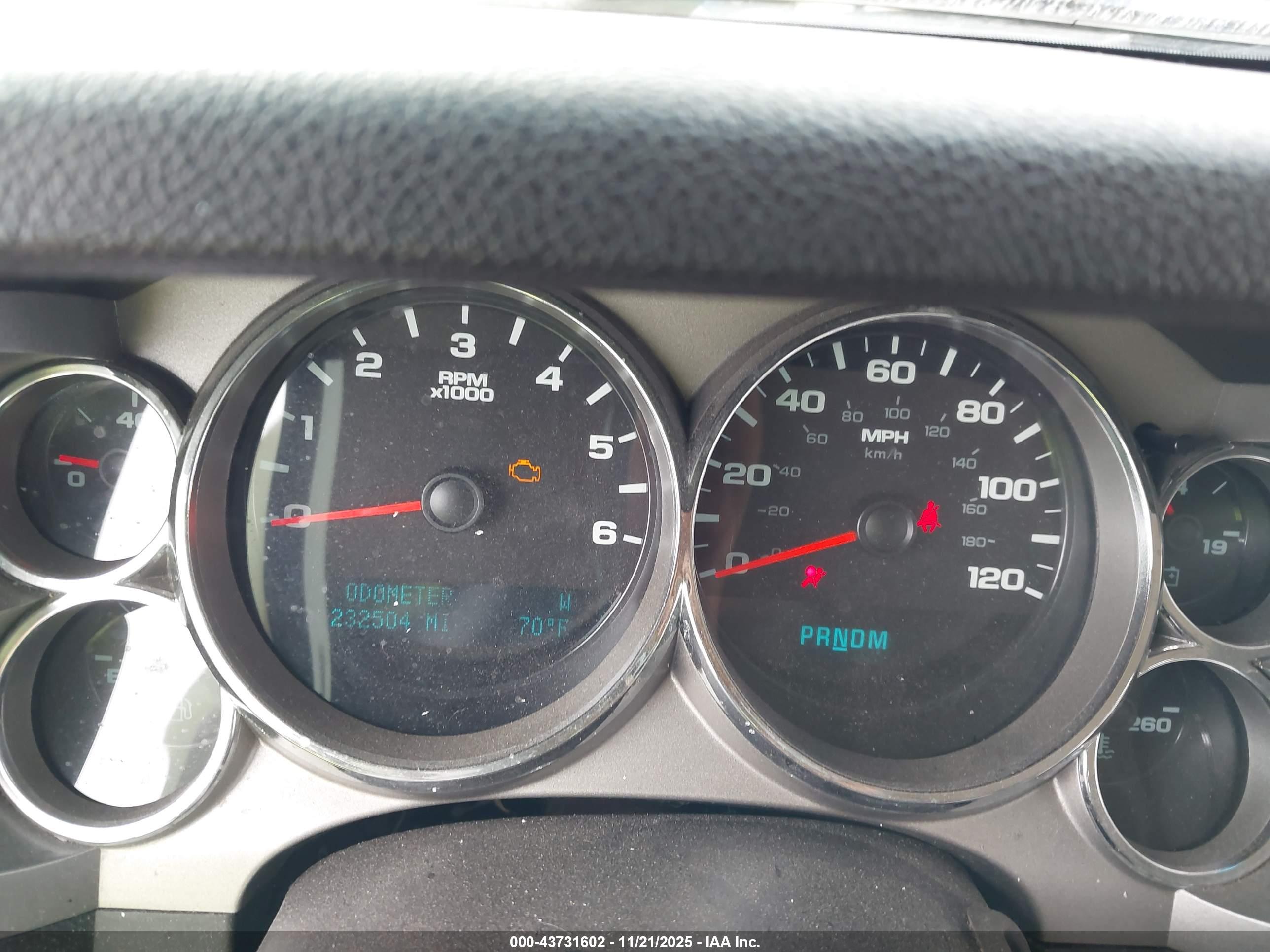 CHEVROLET SILVERADO image 7