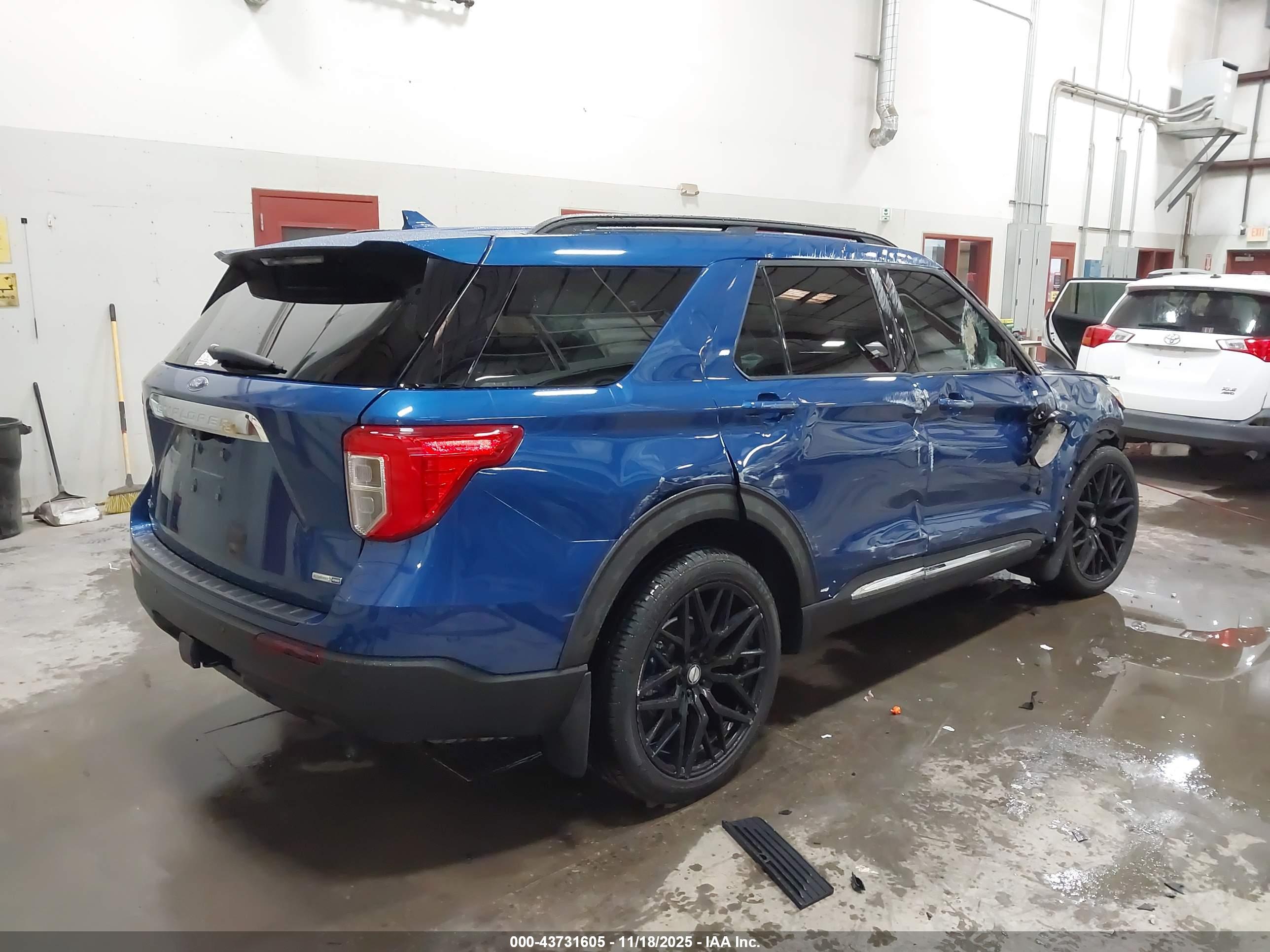 FORD EXPLORER image 4