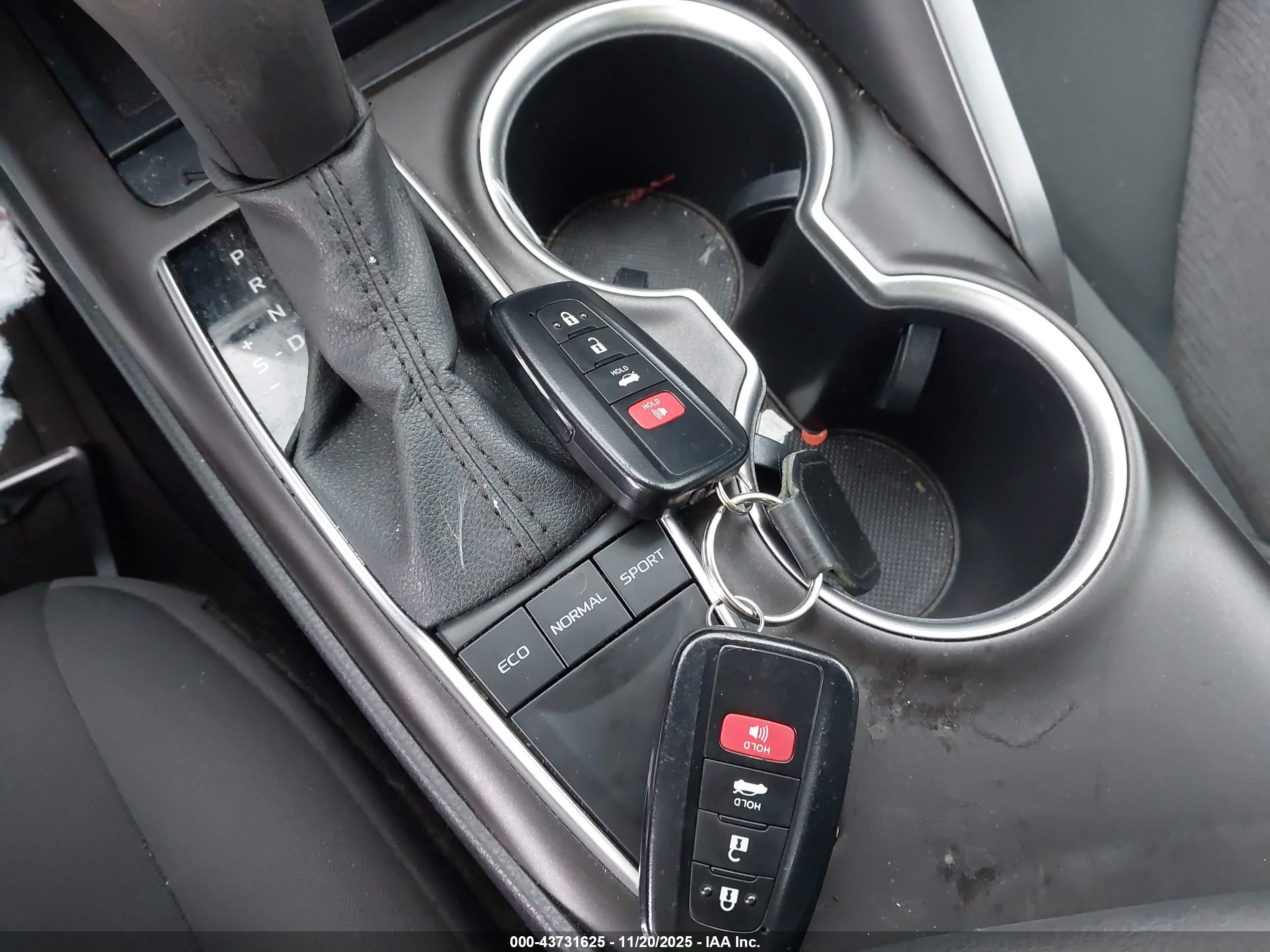 TOYOTA CAMRY image 11