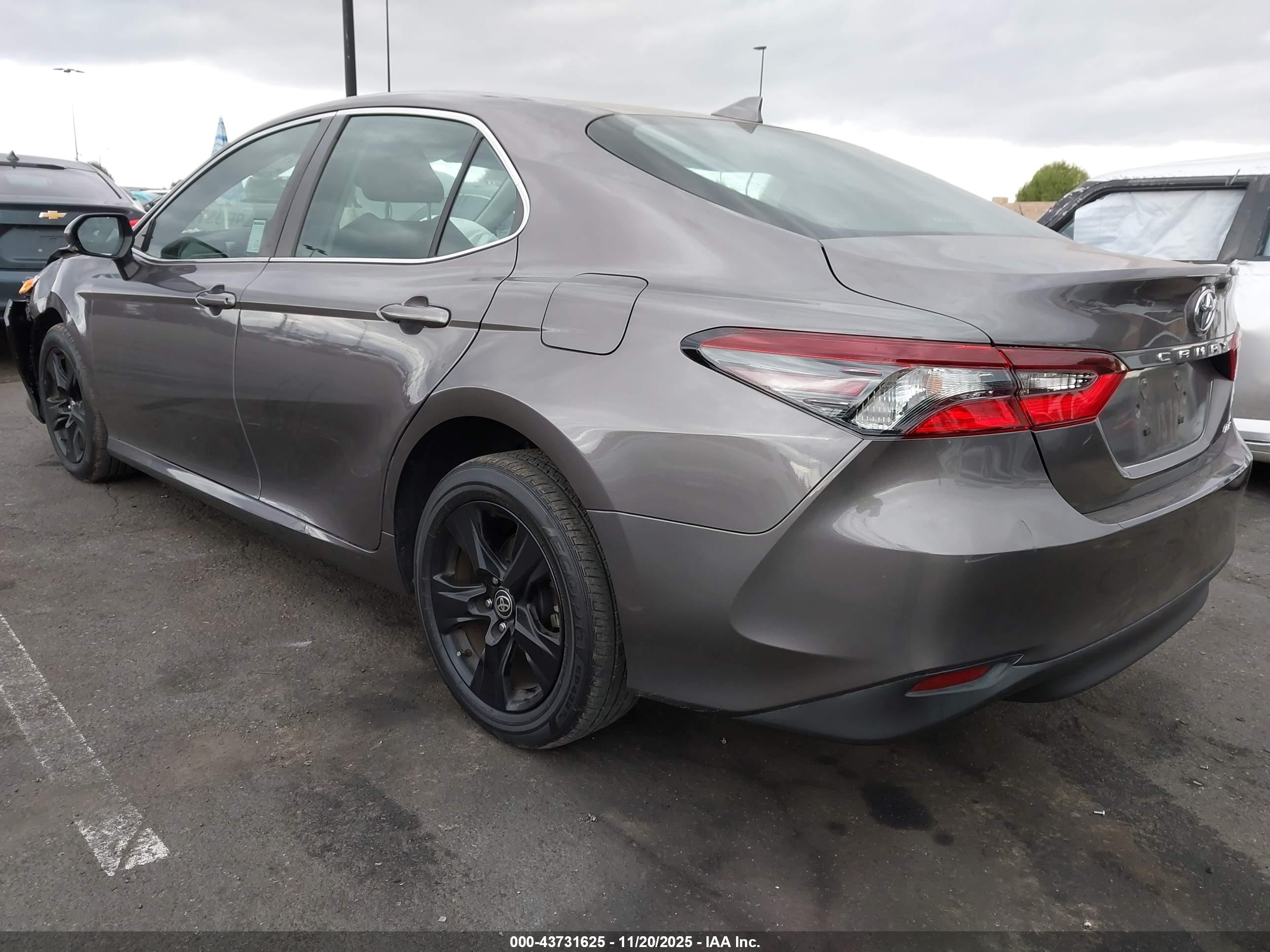 TOYOTA CAMRY image 3