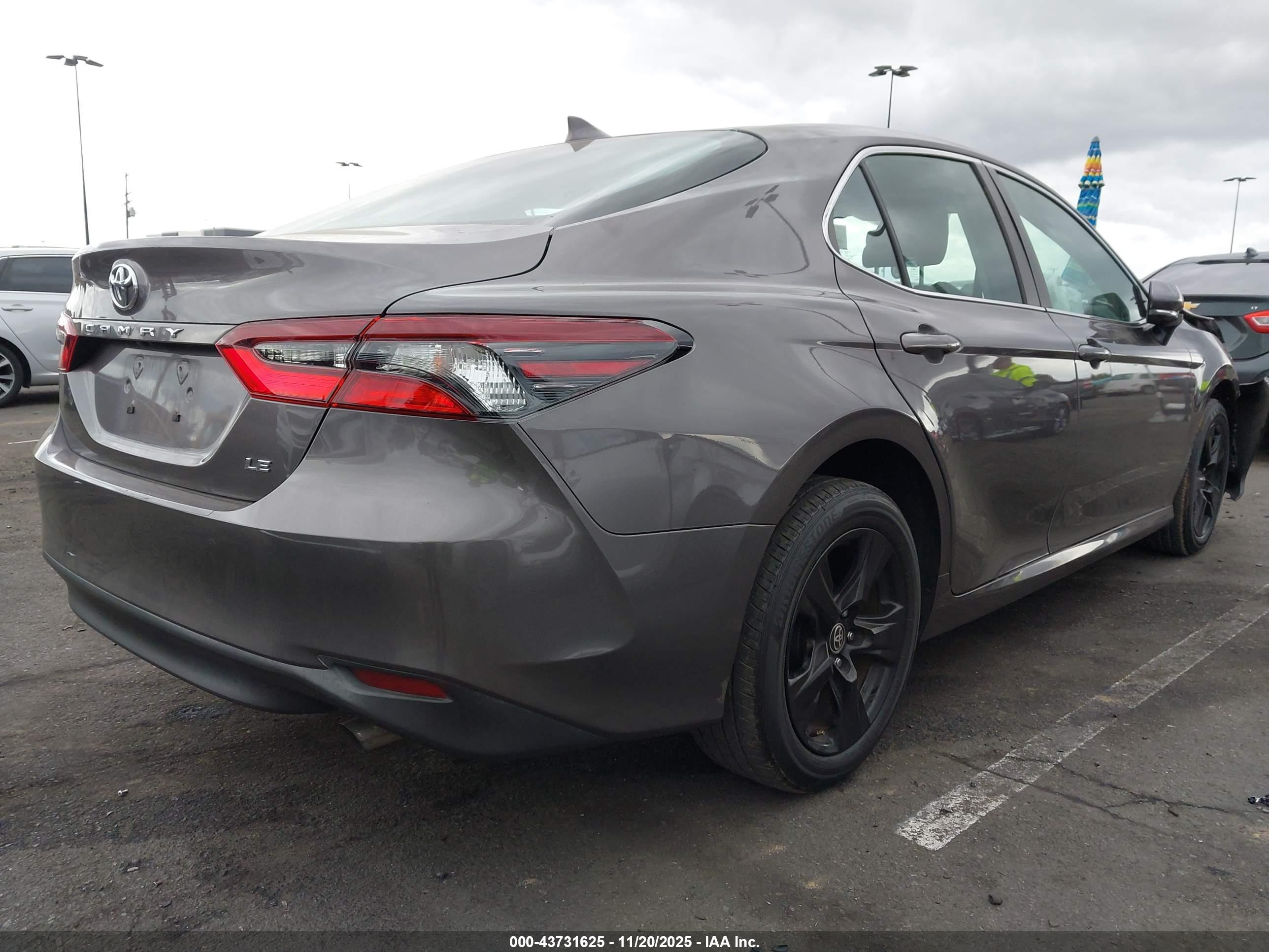 TOYOTA CAMRY image 4